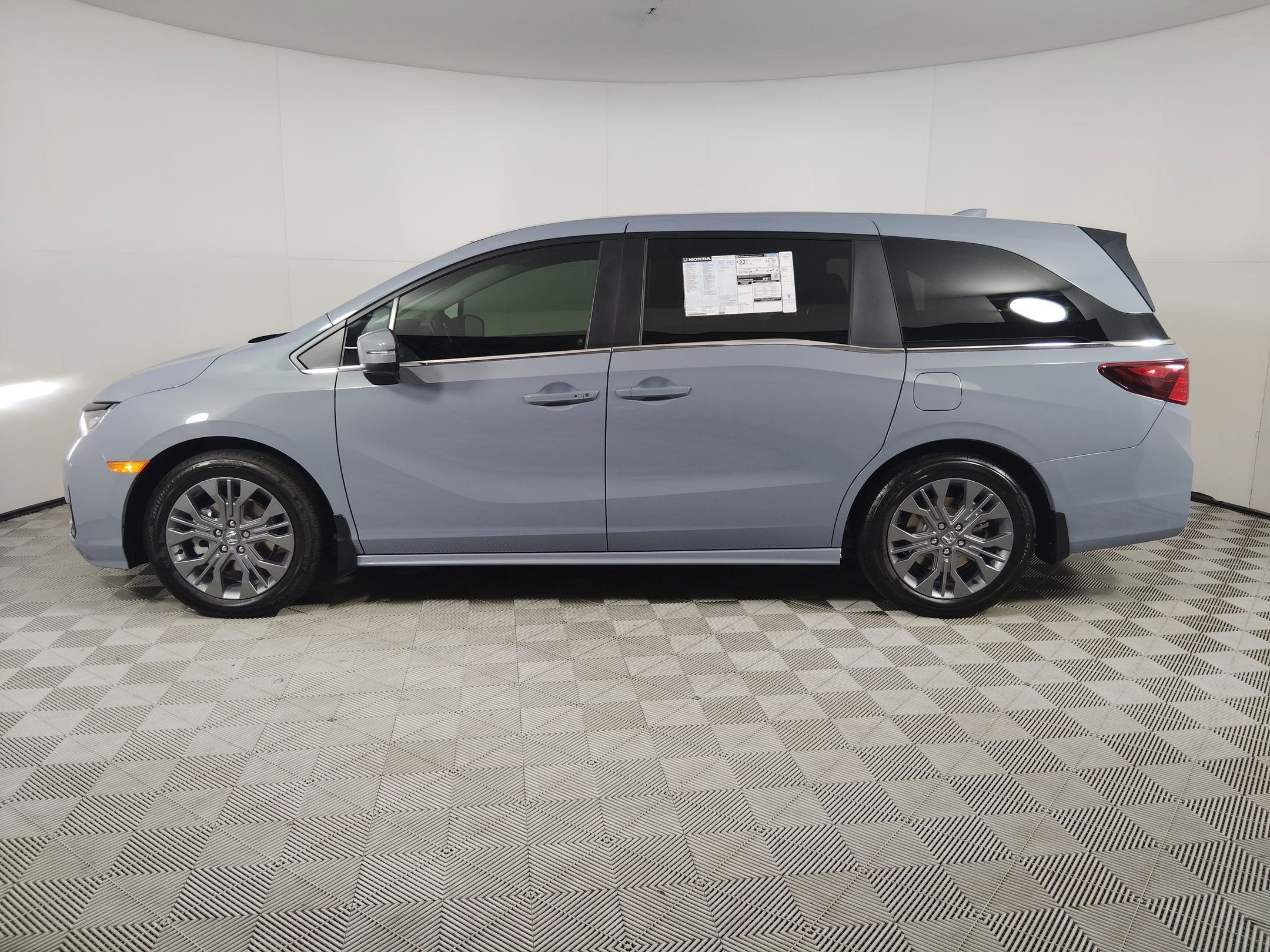 2026 Honda Odyssey Touring photo 2