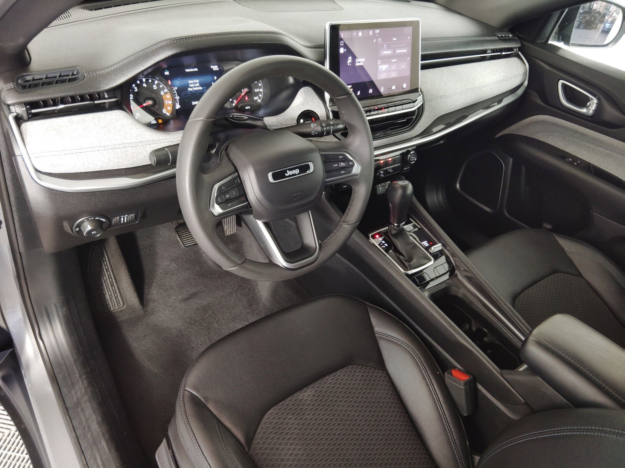 2024 Jeep Compass Latitude photo 3