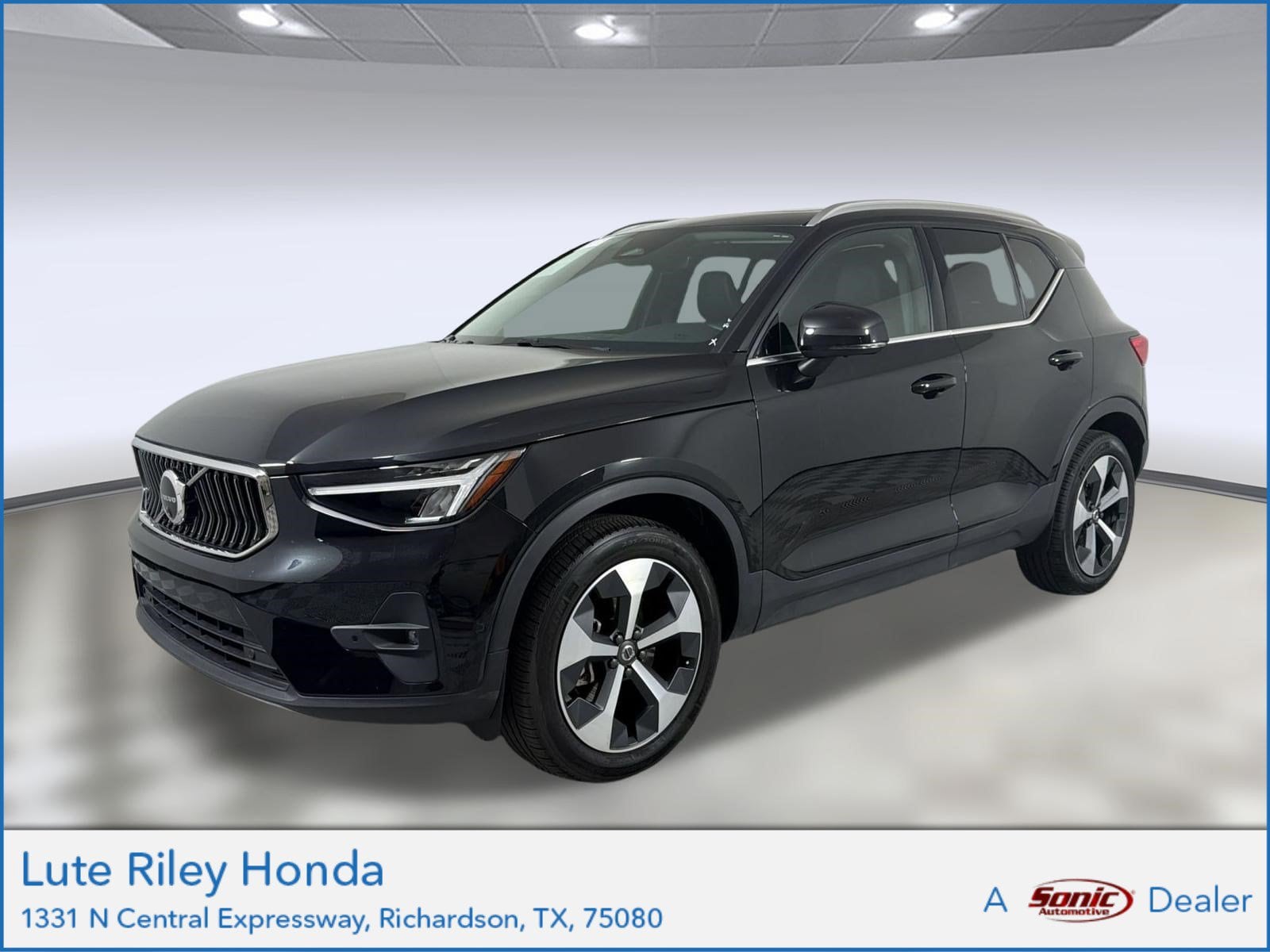 XC40 B5 Plus Bright Theme SUV