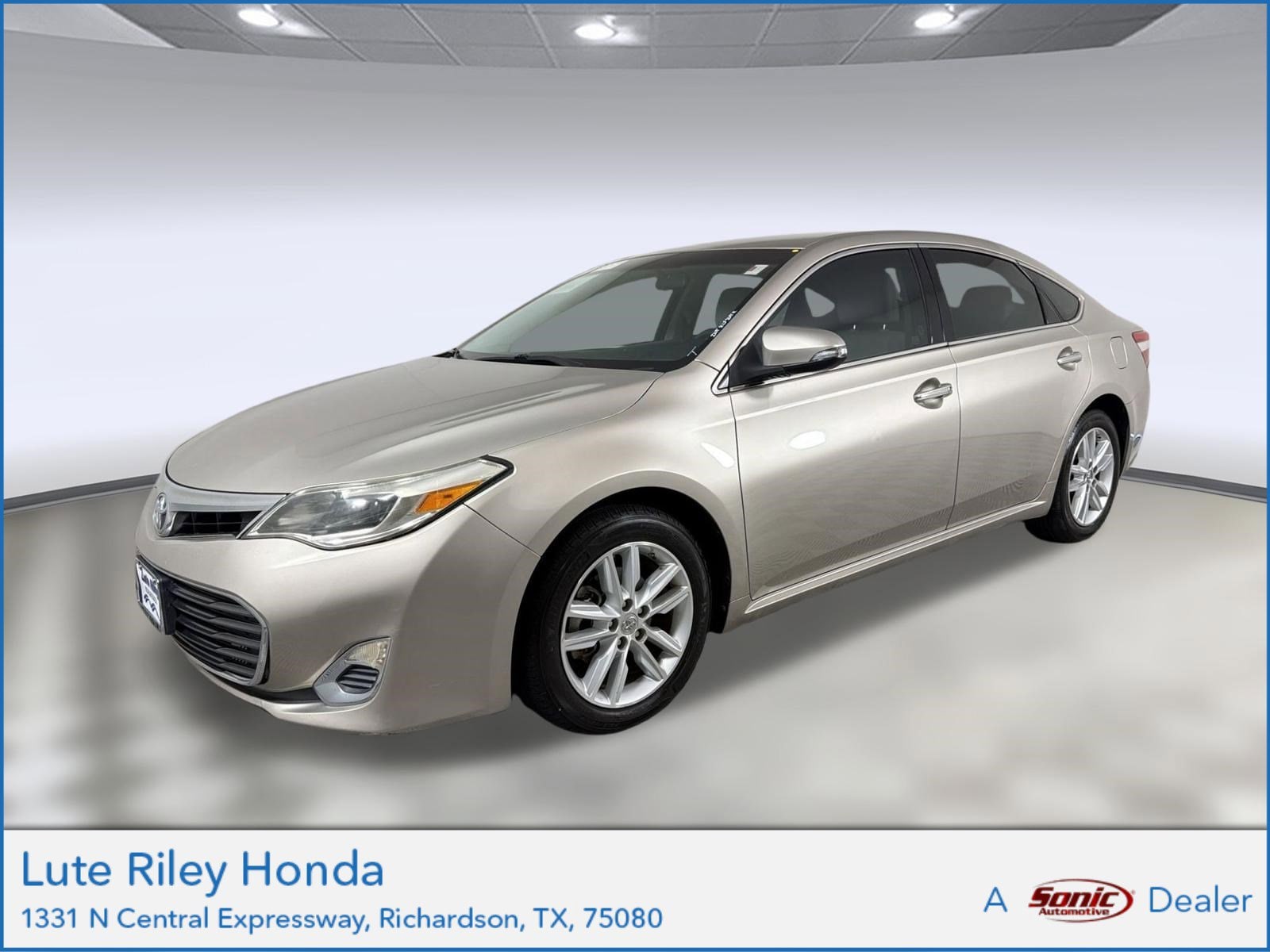 2014 Toyota Avalon XLE's photo