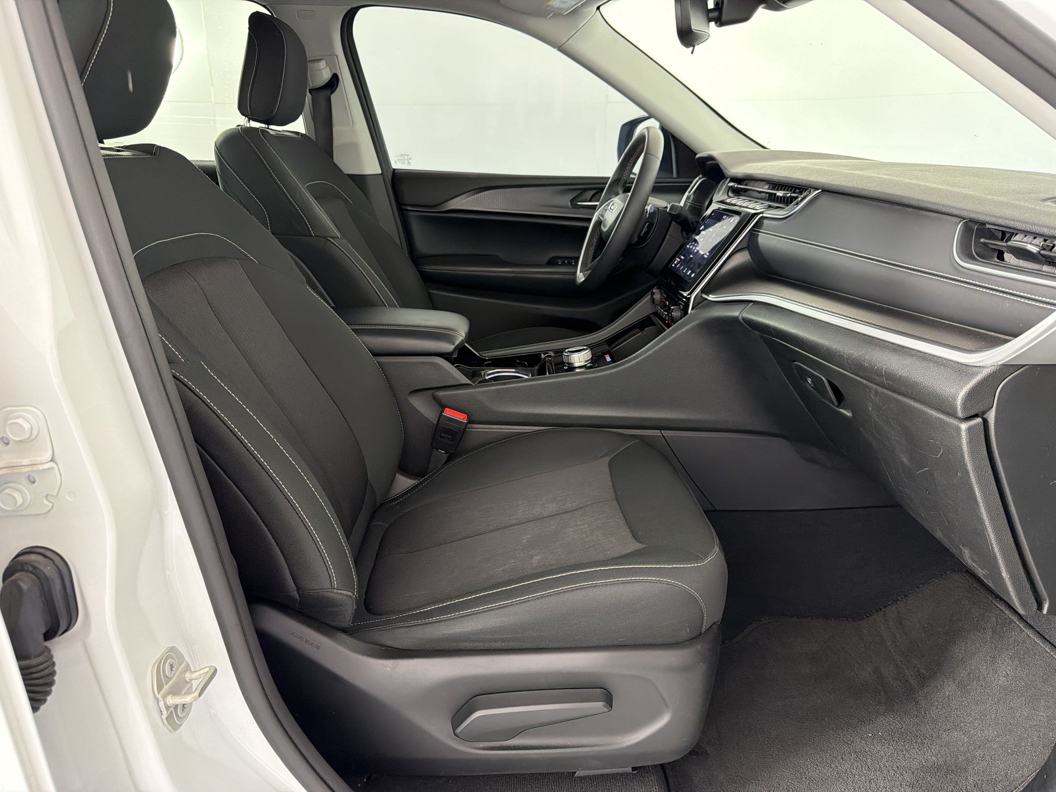 2023 Jeep Grand Cherokee Laredo - Photo 24