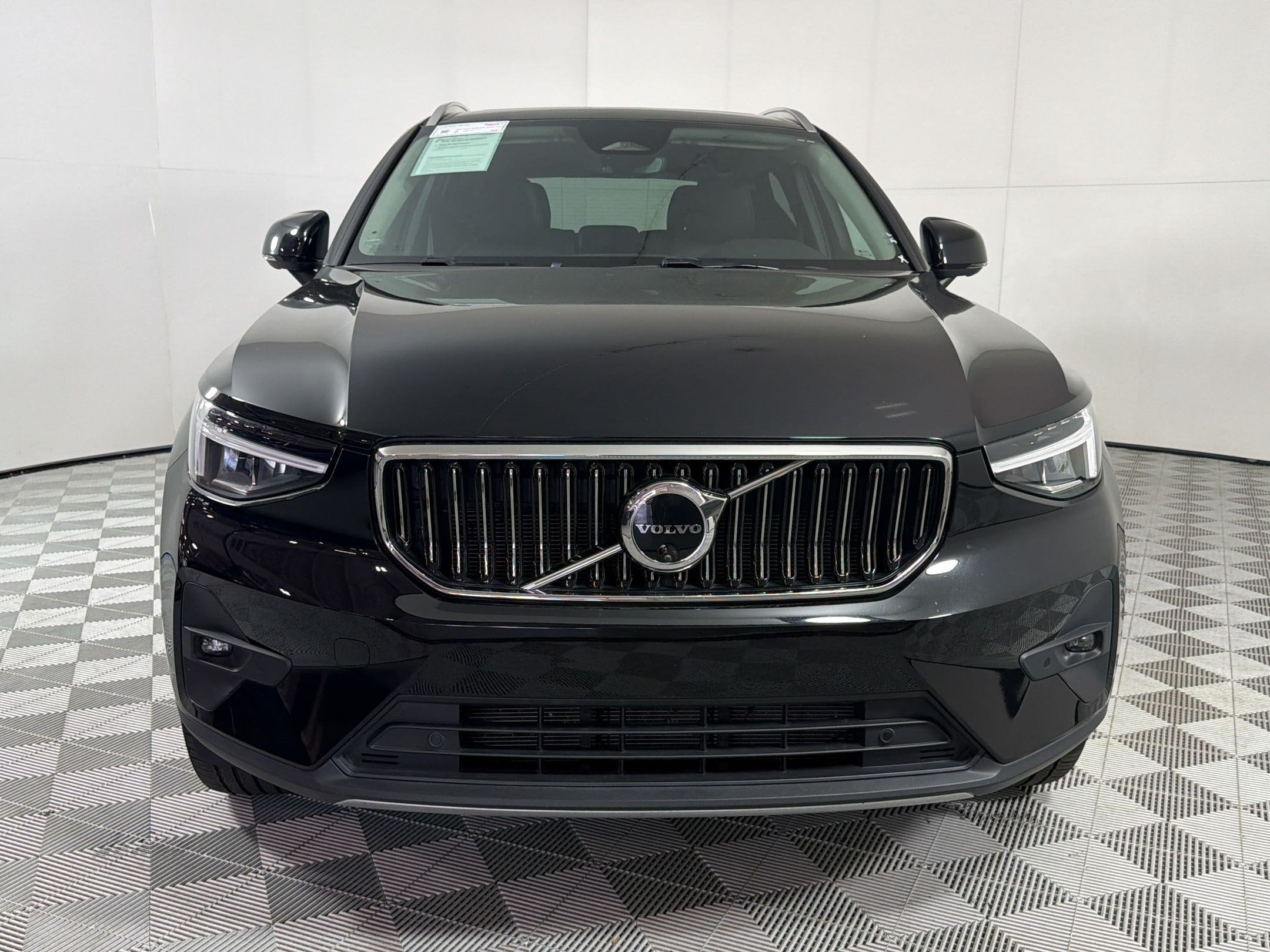 XC40 B5 Plus Bright Theme SUV
