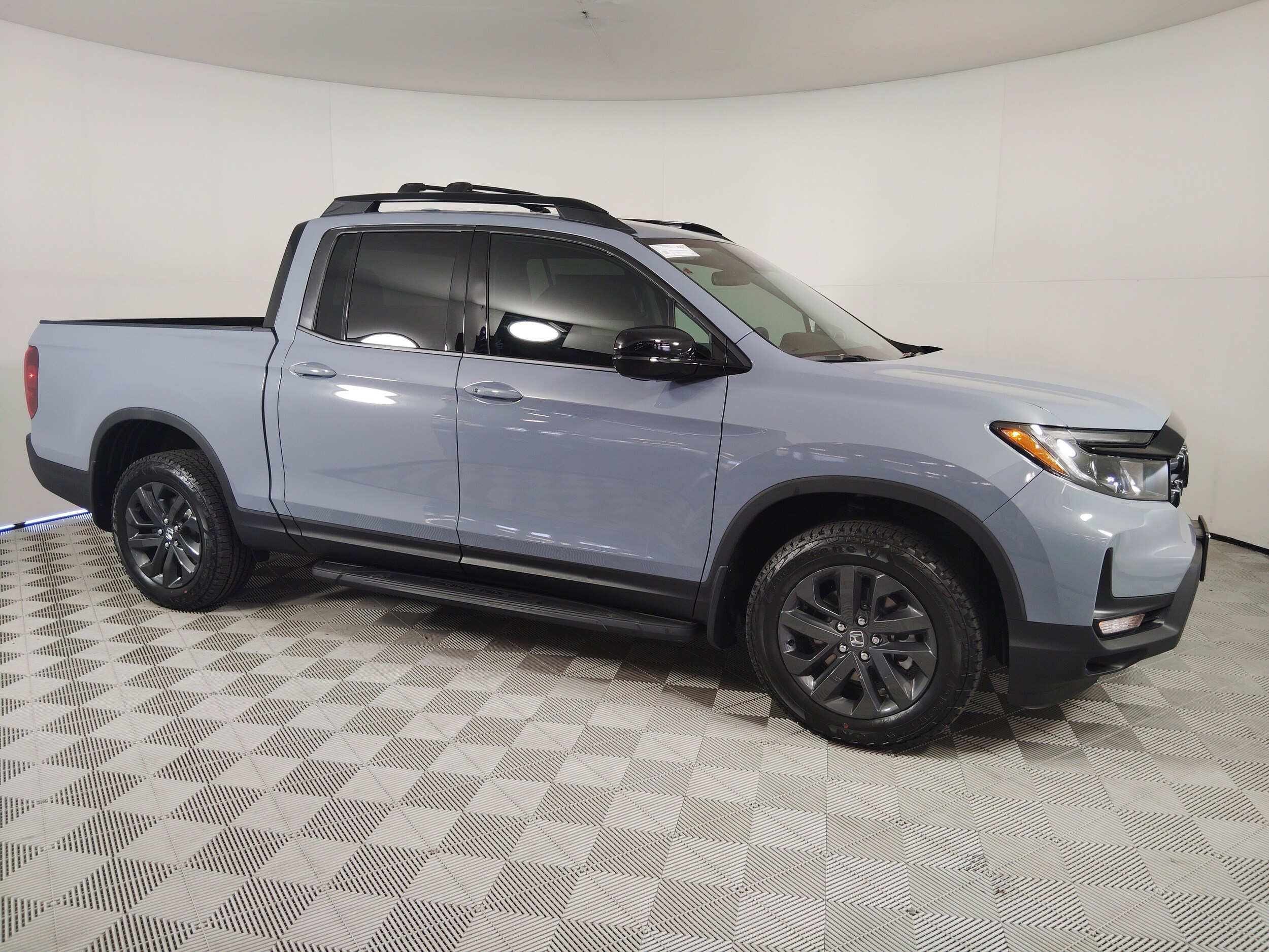 2025 Honda Ridgeline Sport photo 2