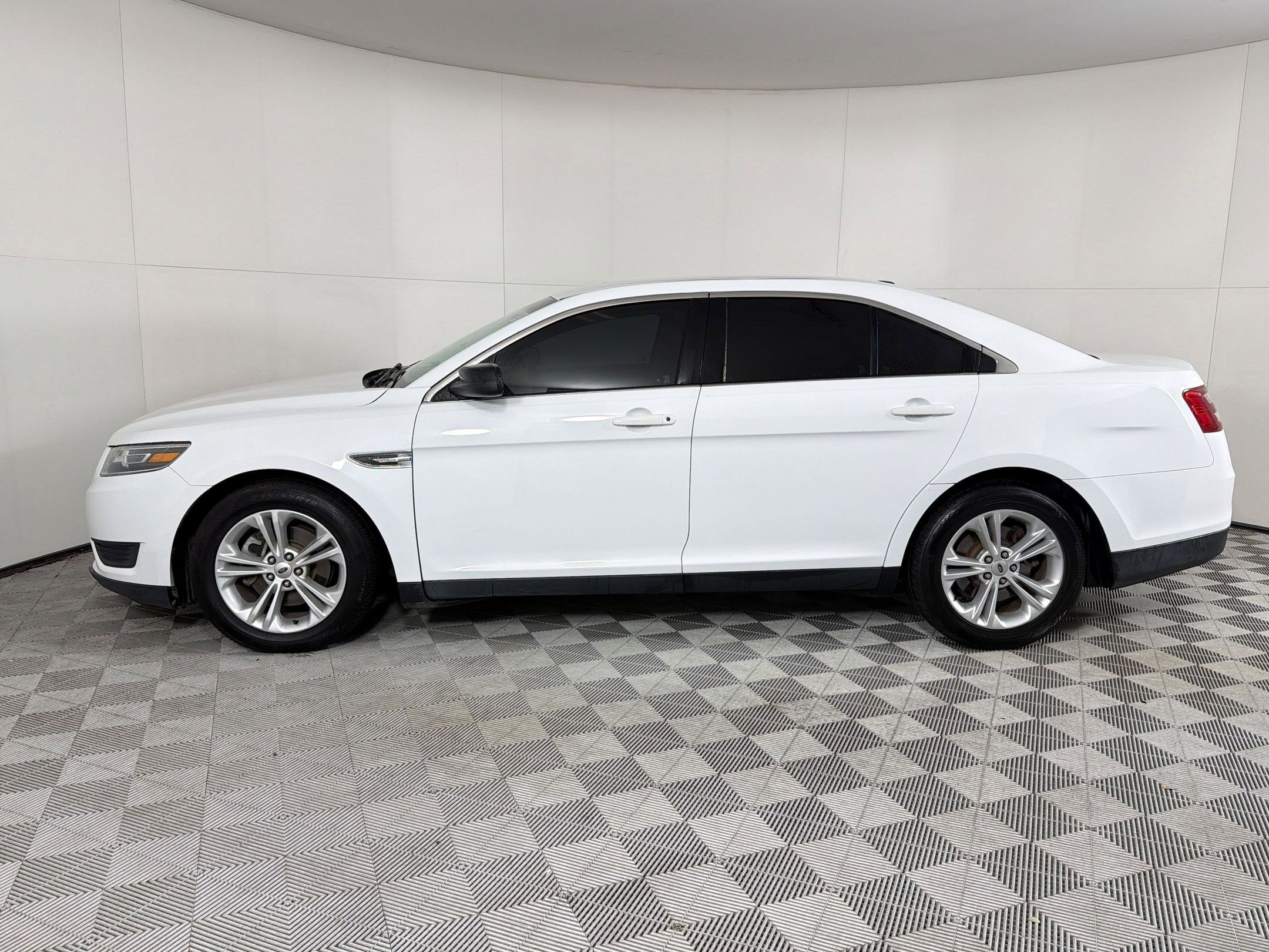Used 2018 Ford Taurus SE with VIN 1FAHP2D82JG126871 for sale in Richardson, TX