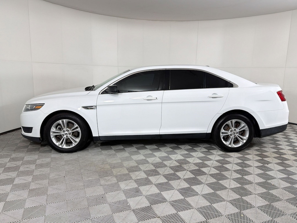 Used 2018 Ford Taurus SE Sedan