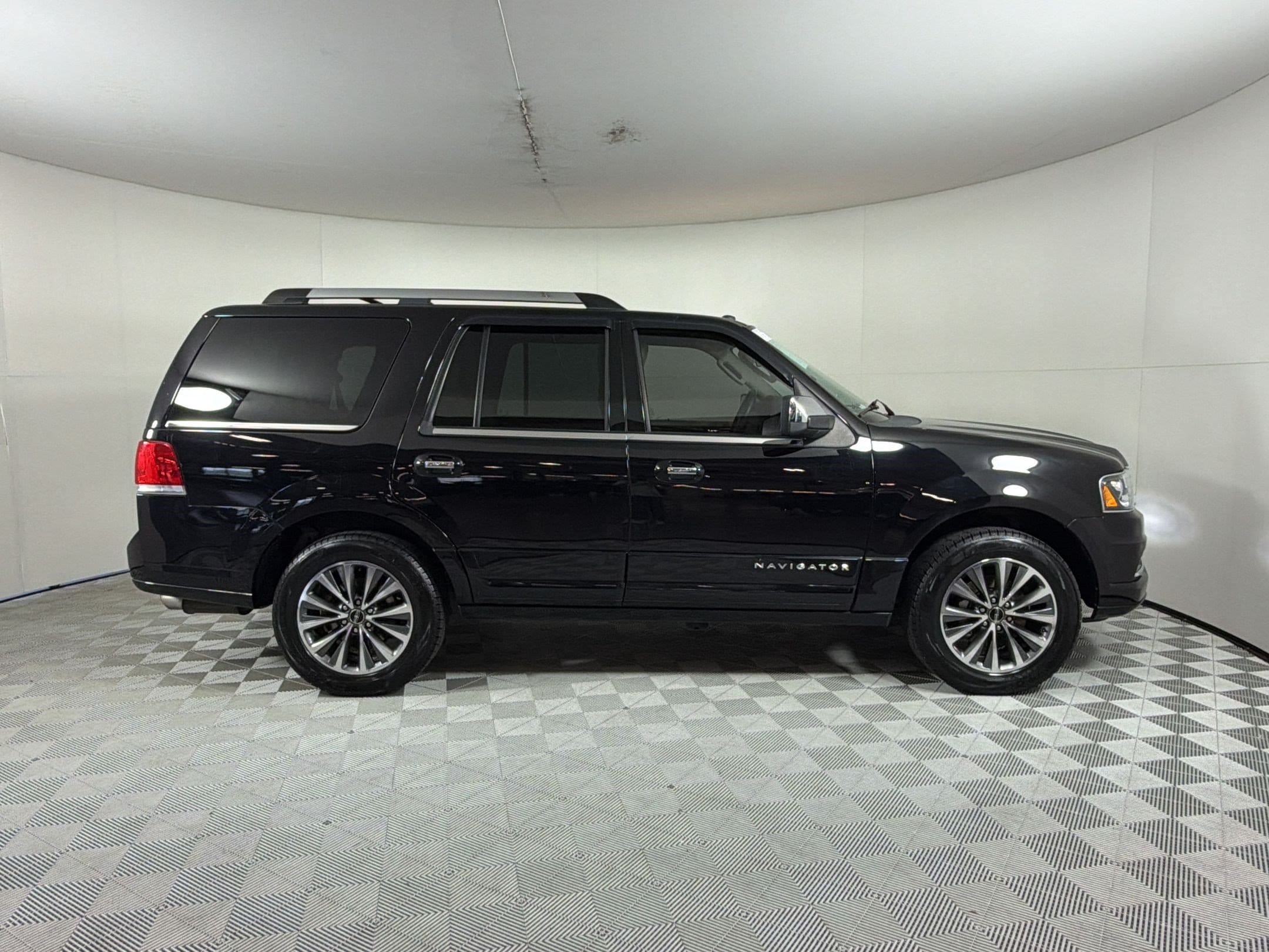 Navigator Select SUV