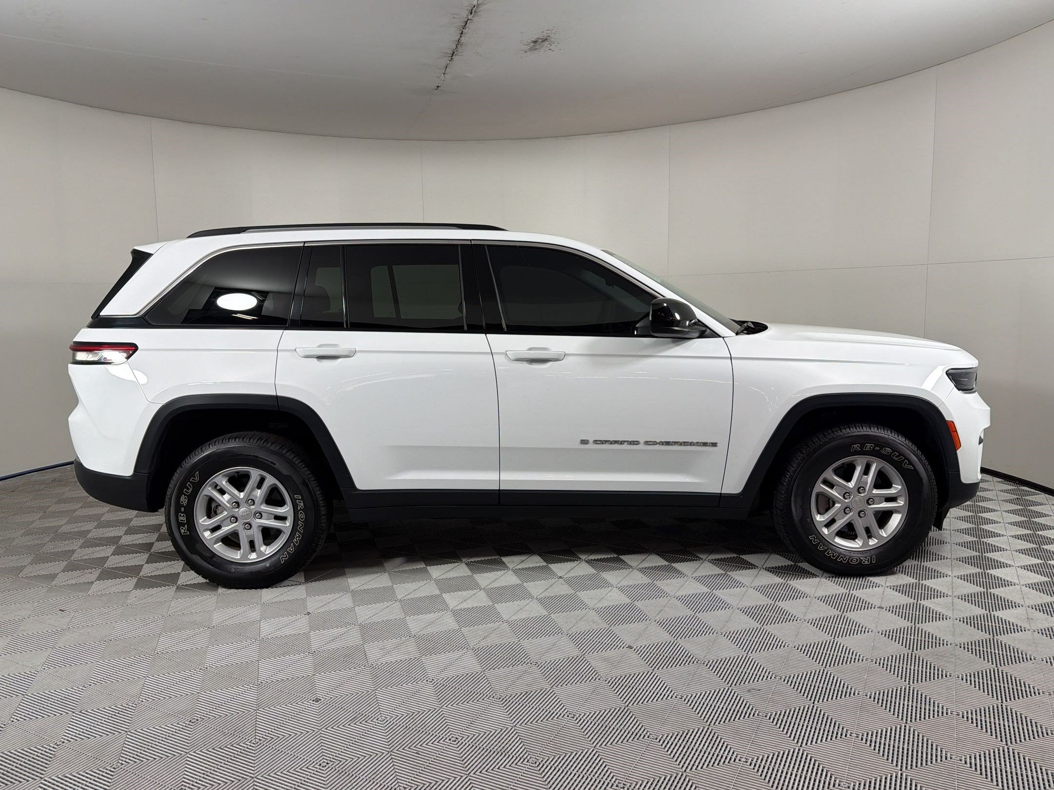 2023 Jeep Grand Cherokee Laredo - Photo 8