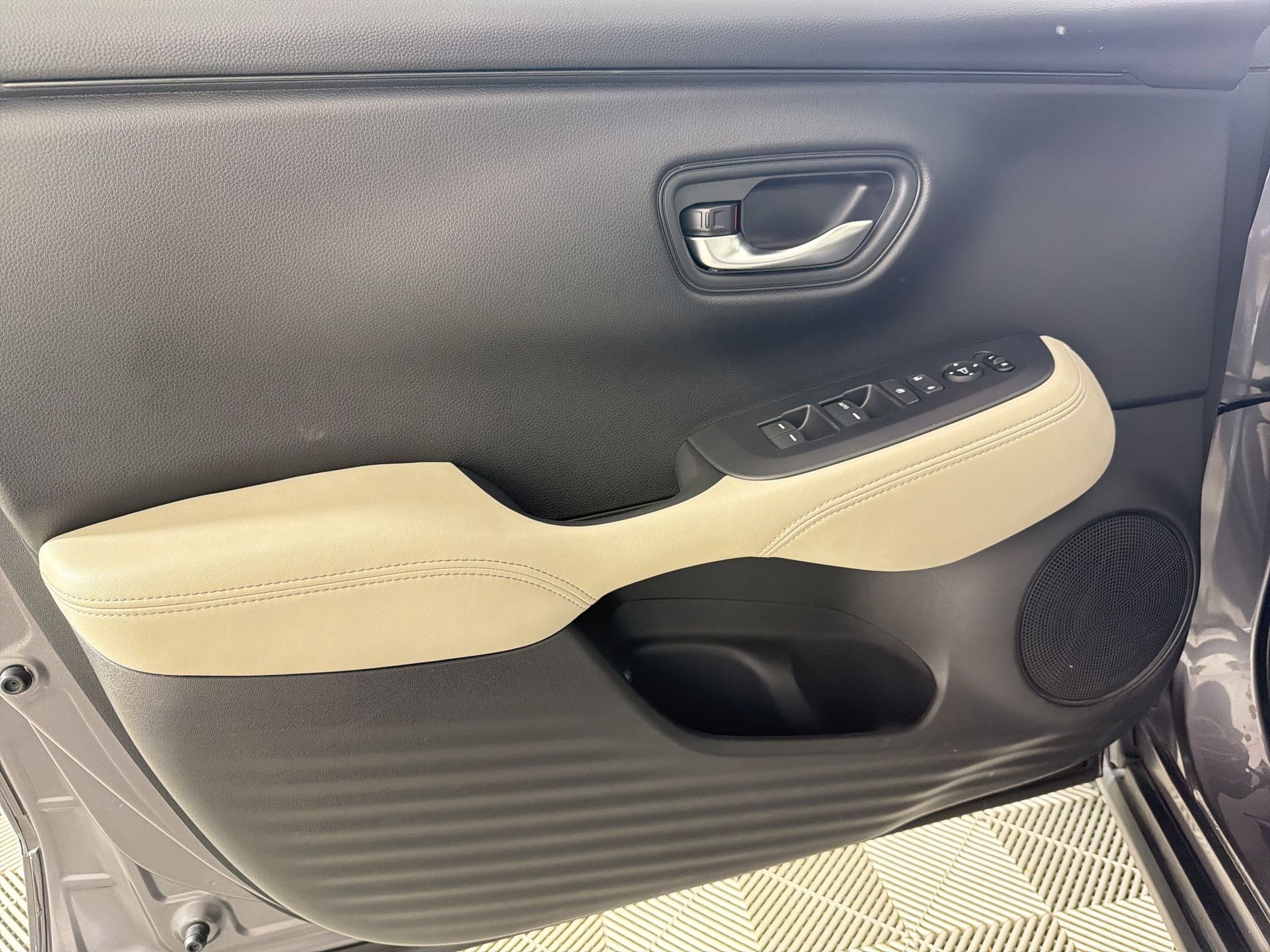 2025 Honda HR-V LX - Photo 13