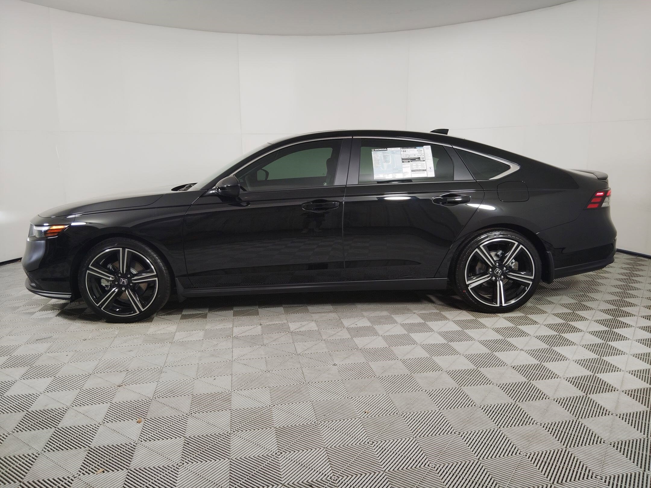 2025 Honda Accord Hybrid Sport photo 2