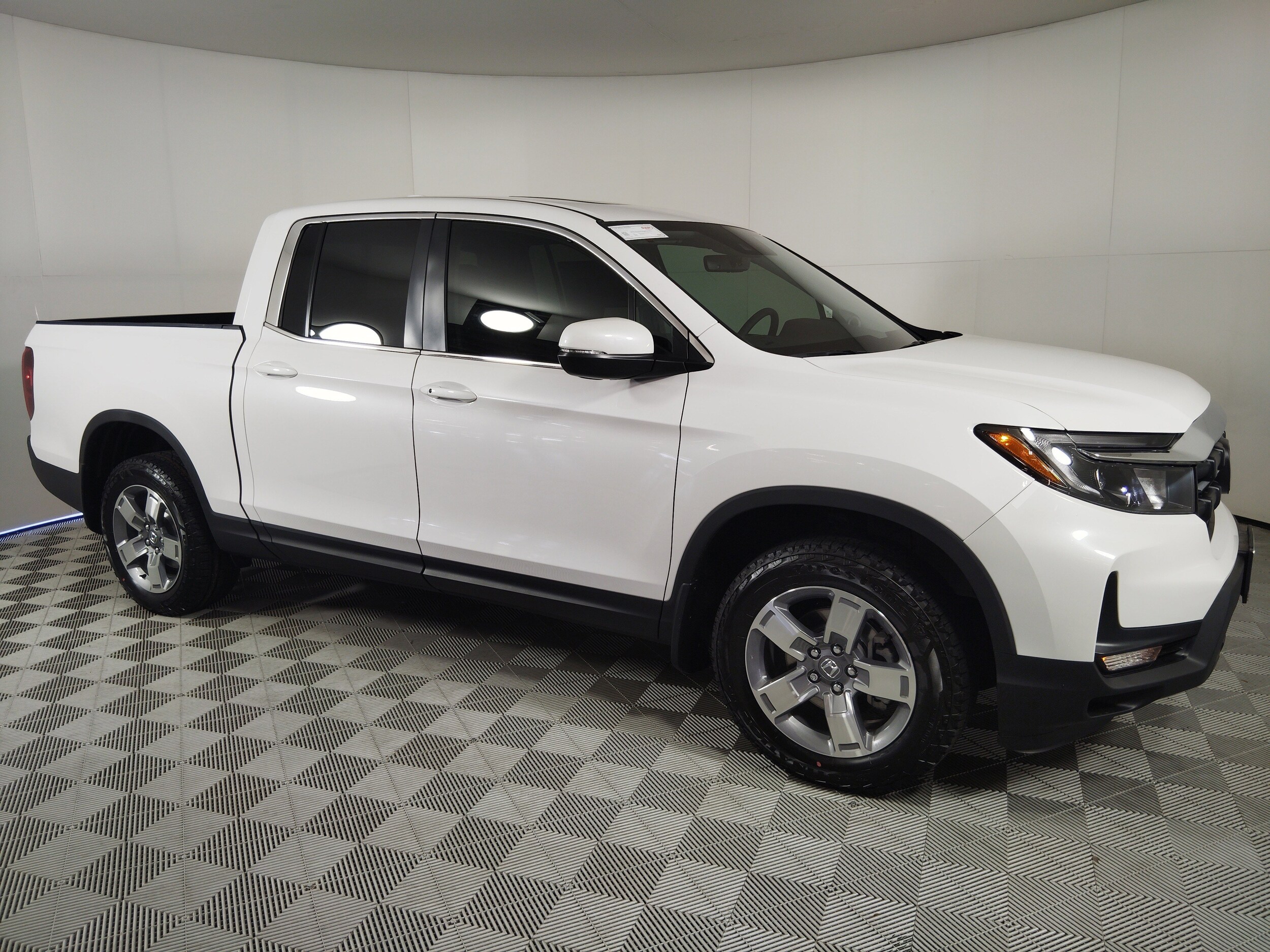 2025 Honda Ridgeline RTL photo 2