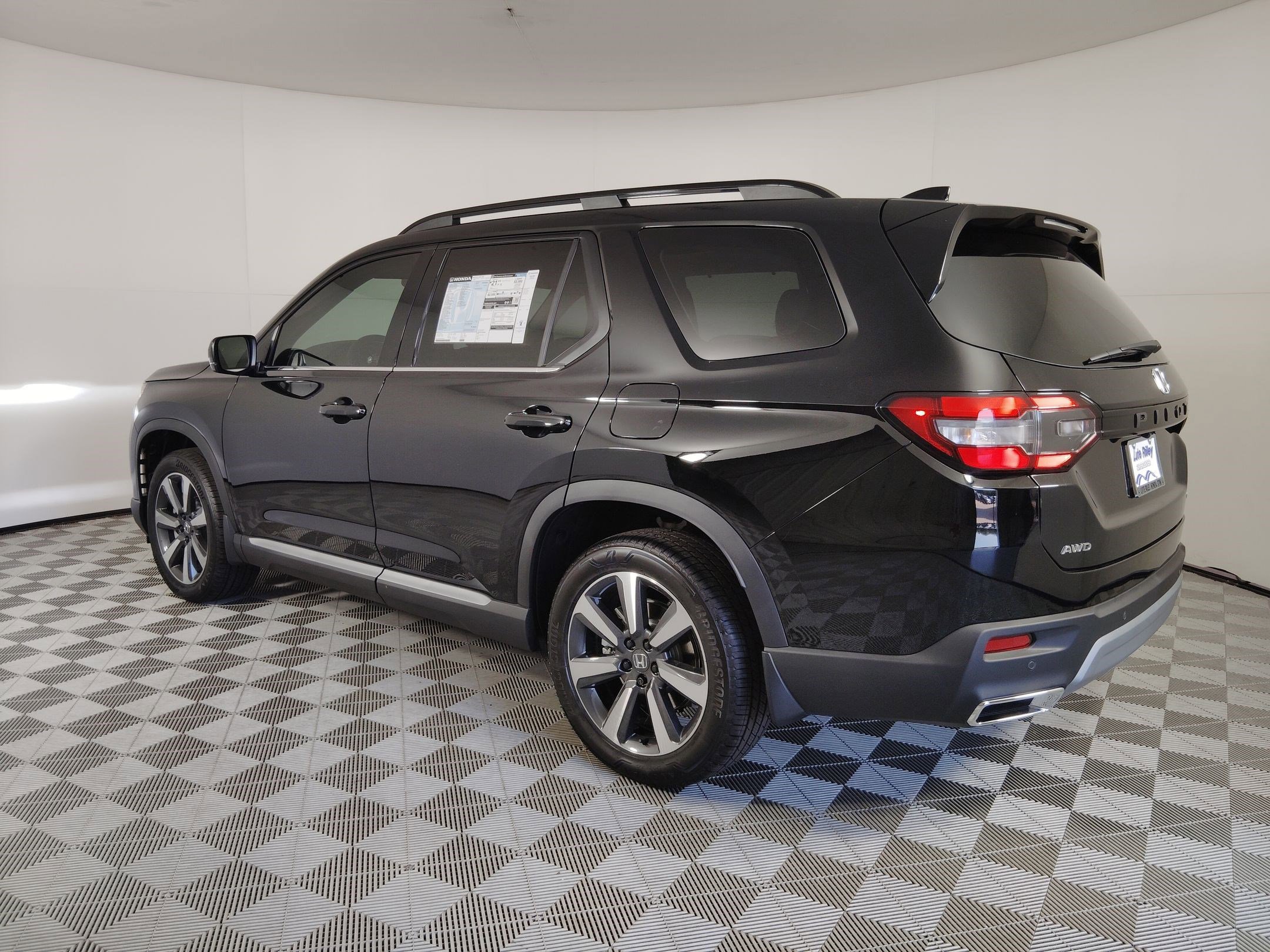 2025 Honda Pilot Touring photo 3