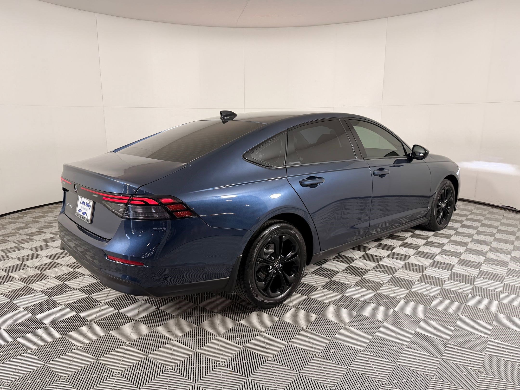 2025 Honda Accord SE - Photo 9