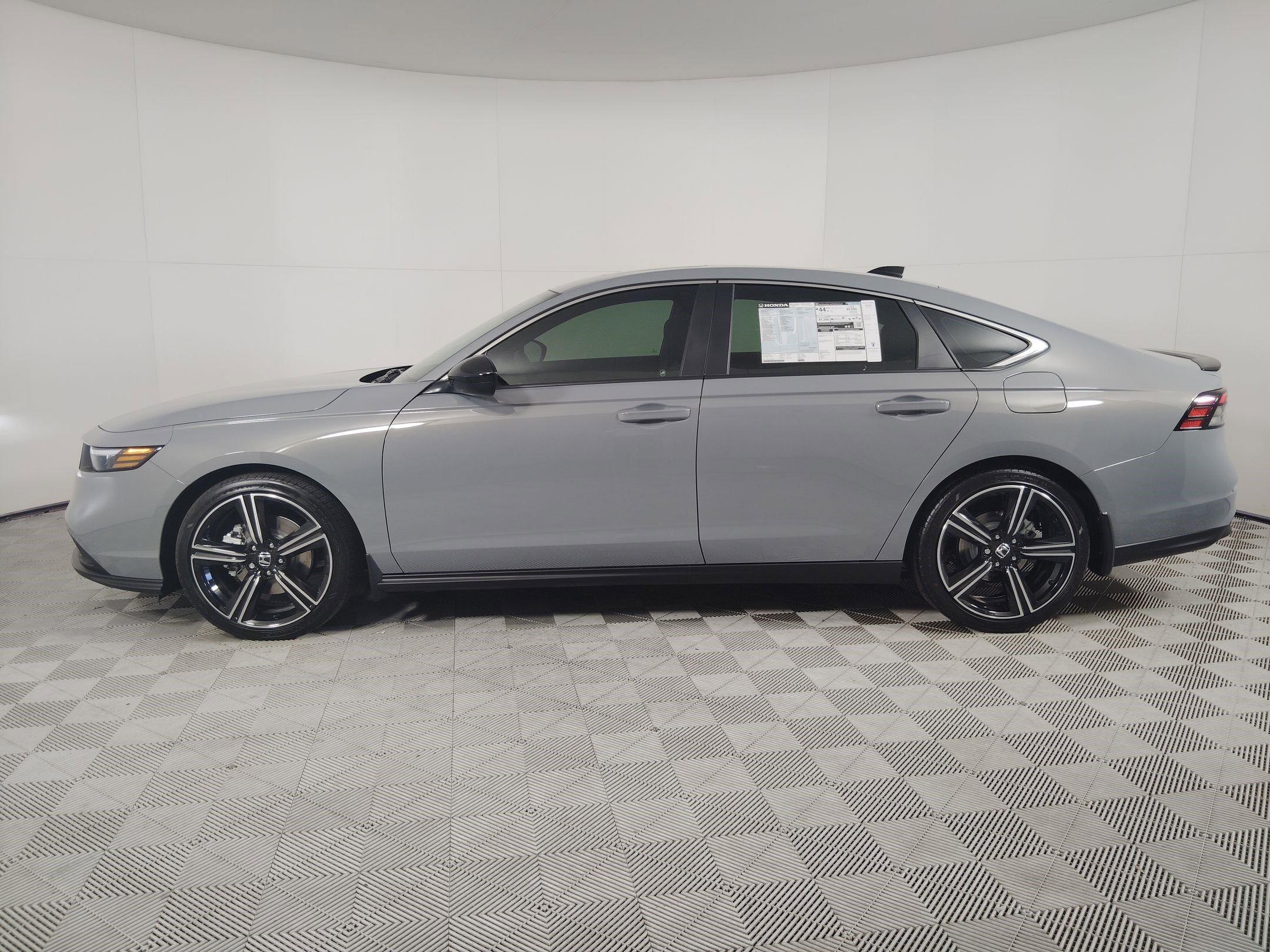 2025 Honda Accord Hybrid Sport photo 2