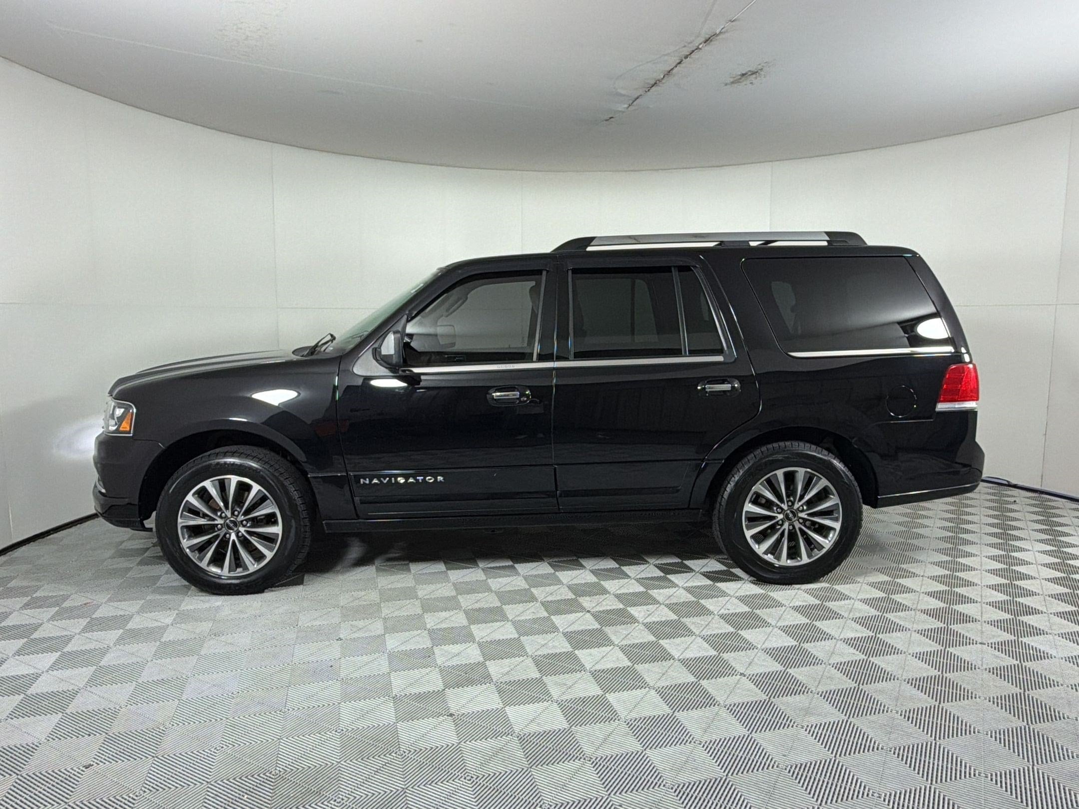 Navigator Select SUV