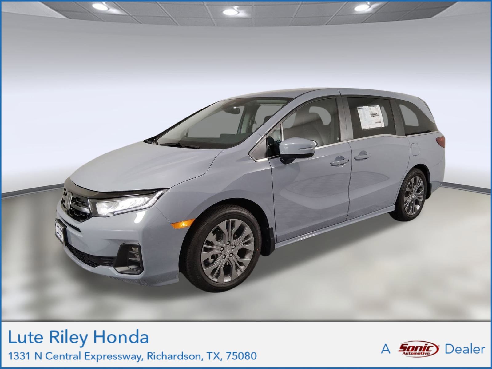 2026 Honda Odyssey Touring's photo