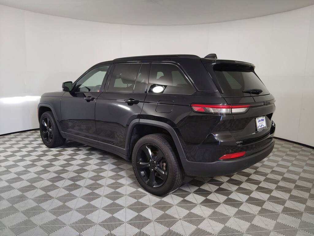 Used 2023 Jeep Grand Cherokee Laredo SUV