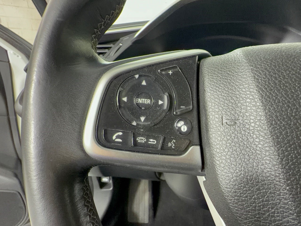 2019 Honda Civic Touring - Photo 18