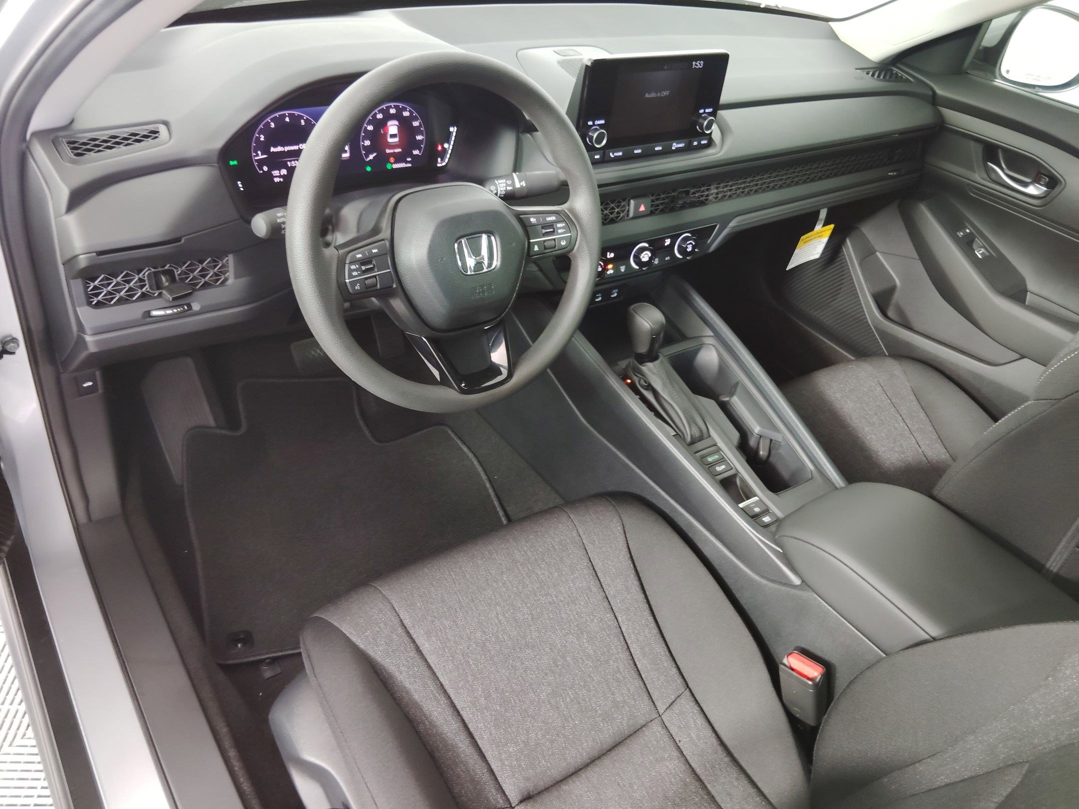 2025 Honda Accord LX photo 4