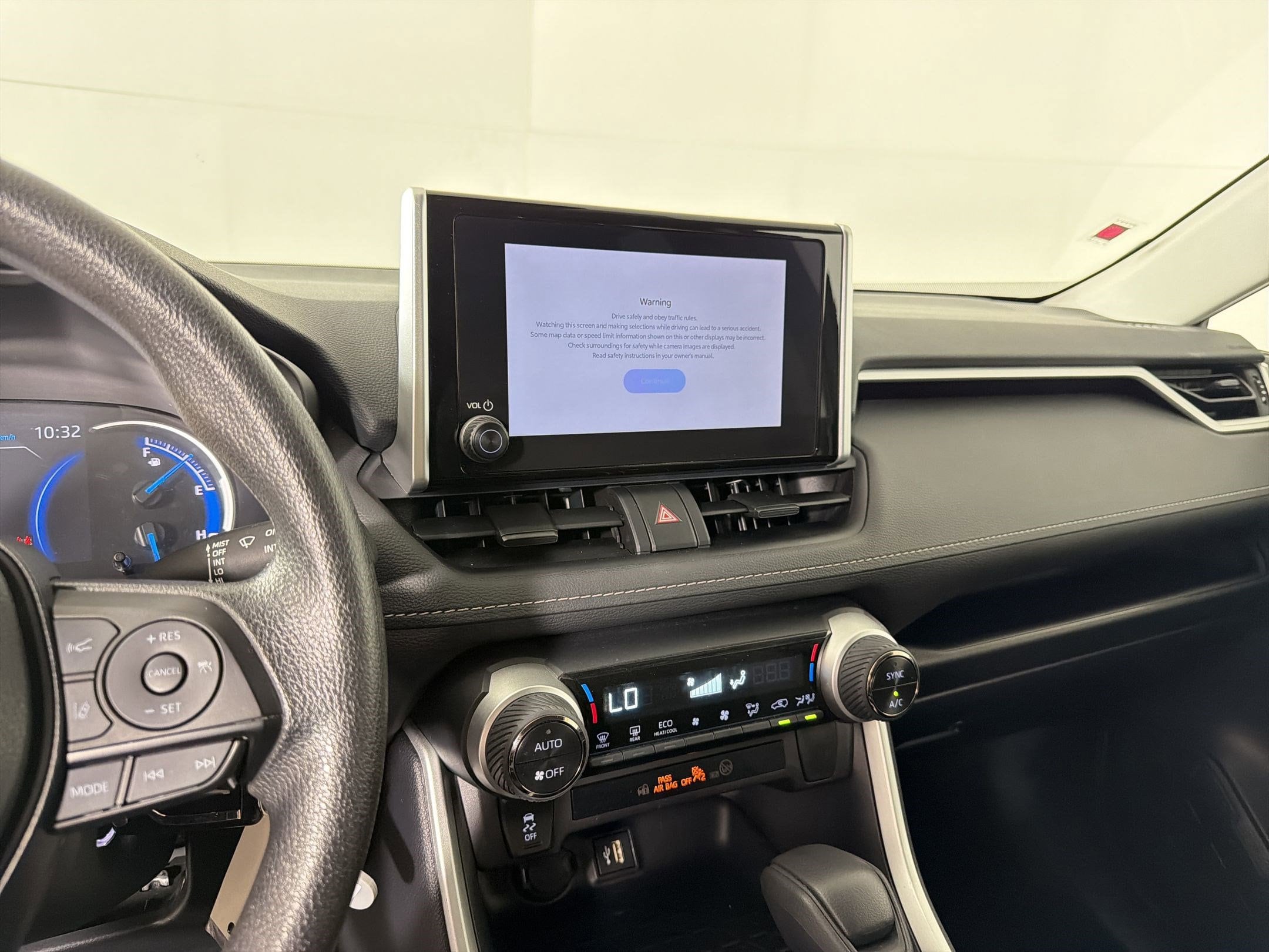 2025 Toyota RAV4 LE - Photo 23