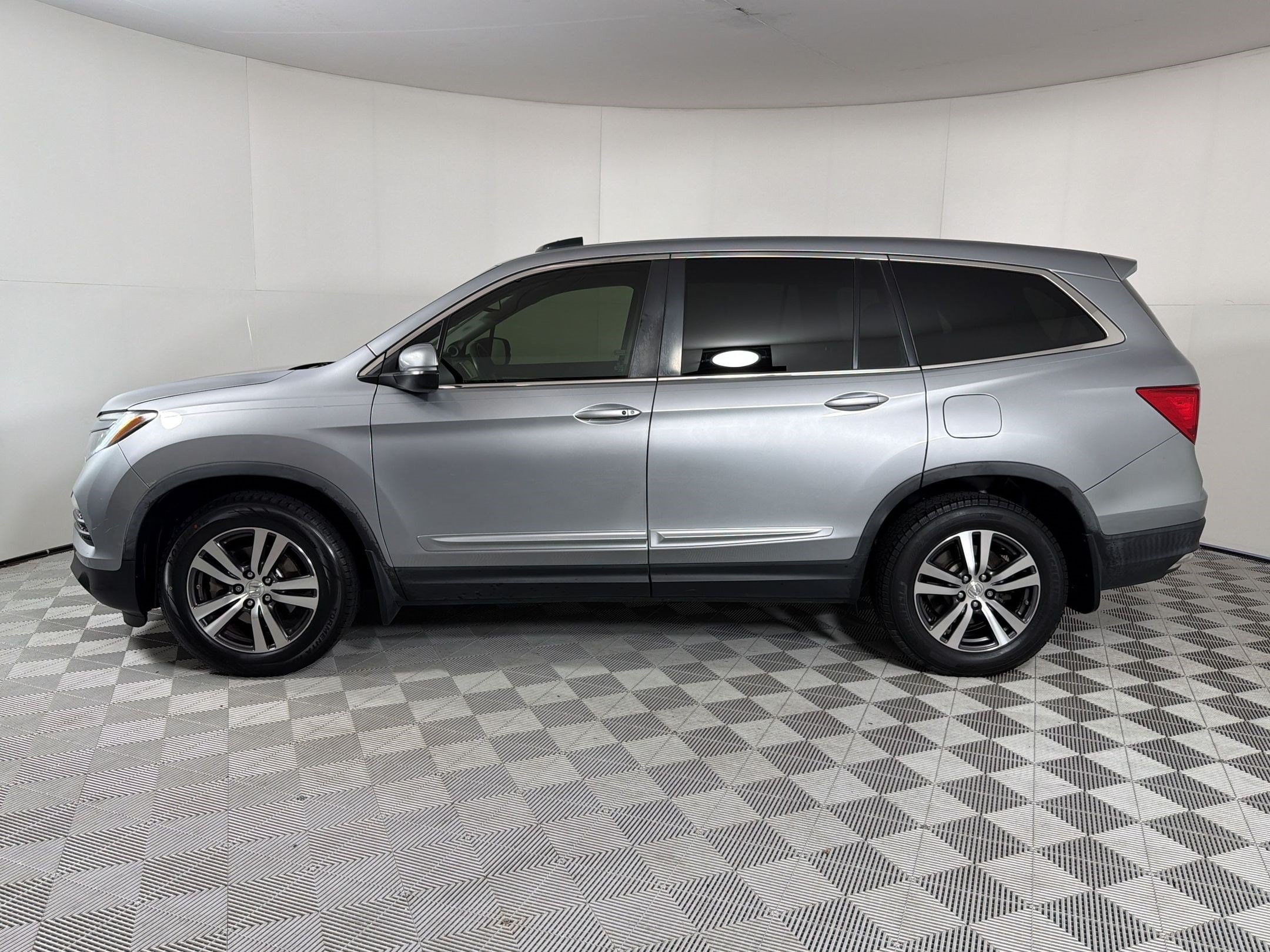 Used 2017 Honda Pilot EX-L with VIN 5FNYF5H55HB043406 for sale in Richardson, TX