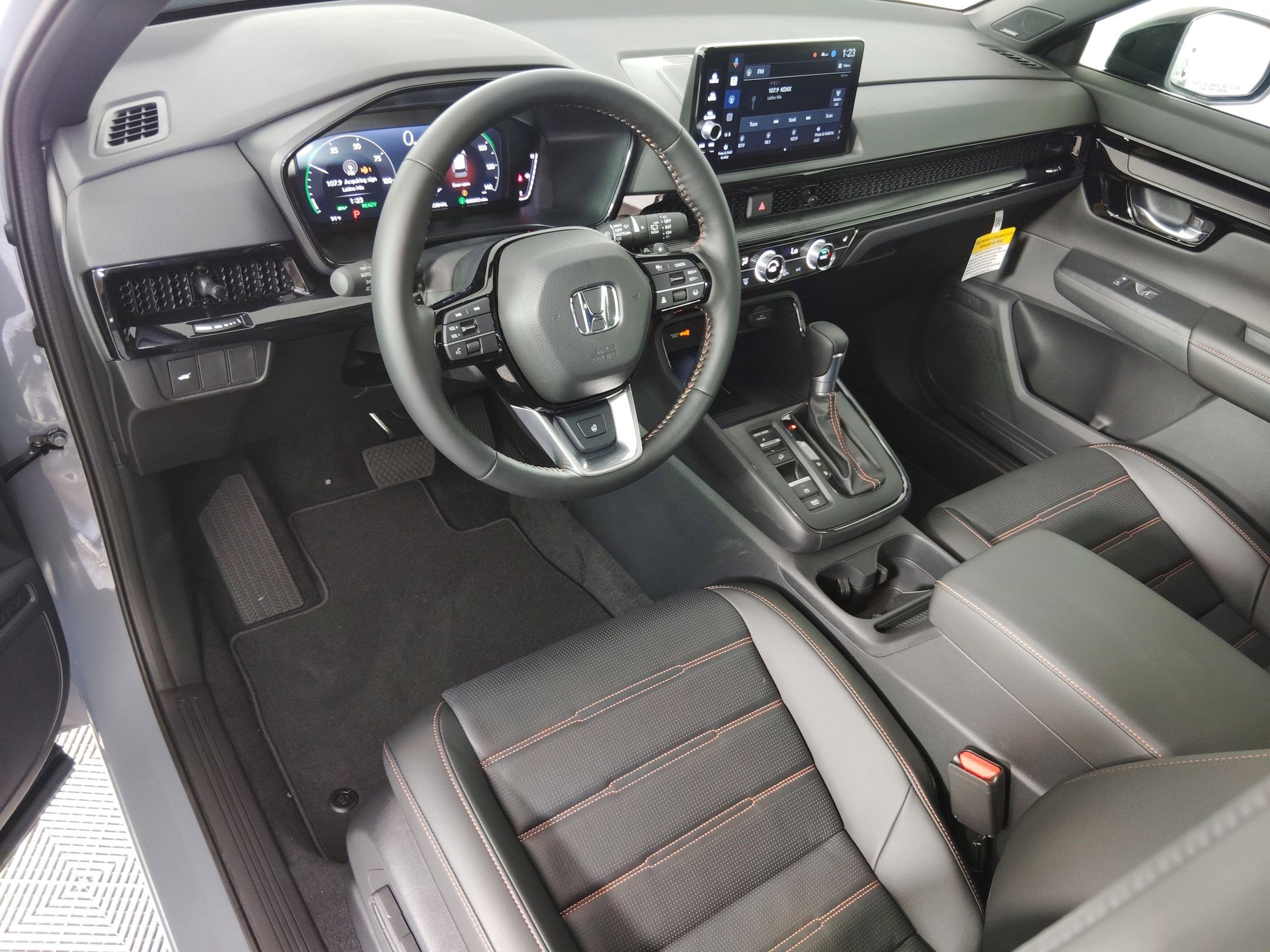 2026 Honda CR-V Hybrid Sport Touring photo 4