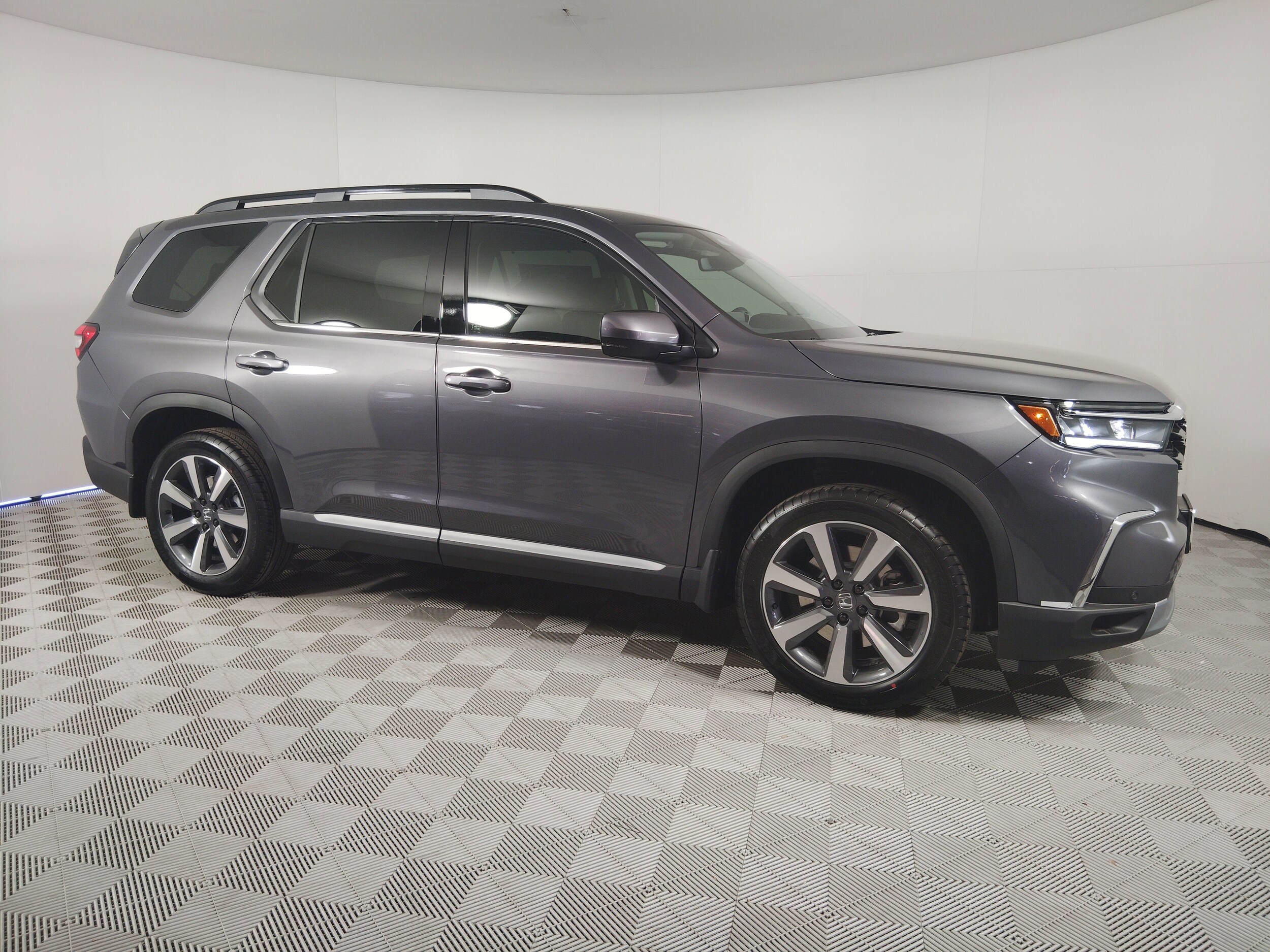 2025 Honda Pilot Touring photo 2