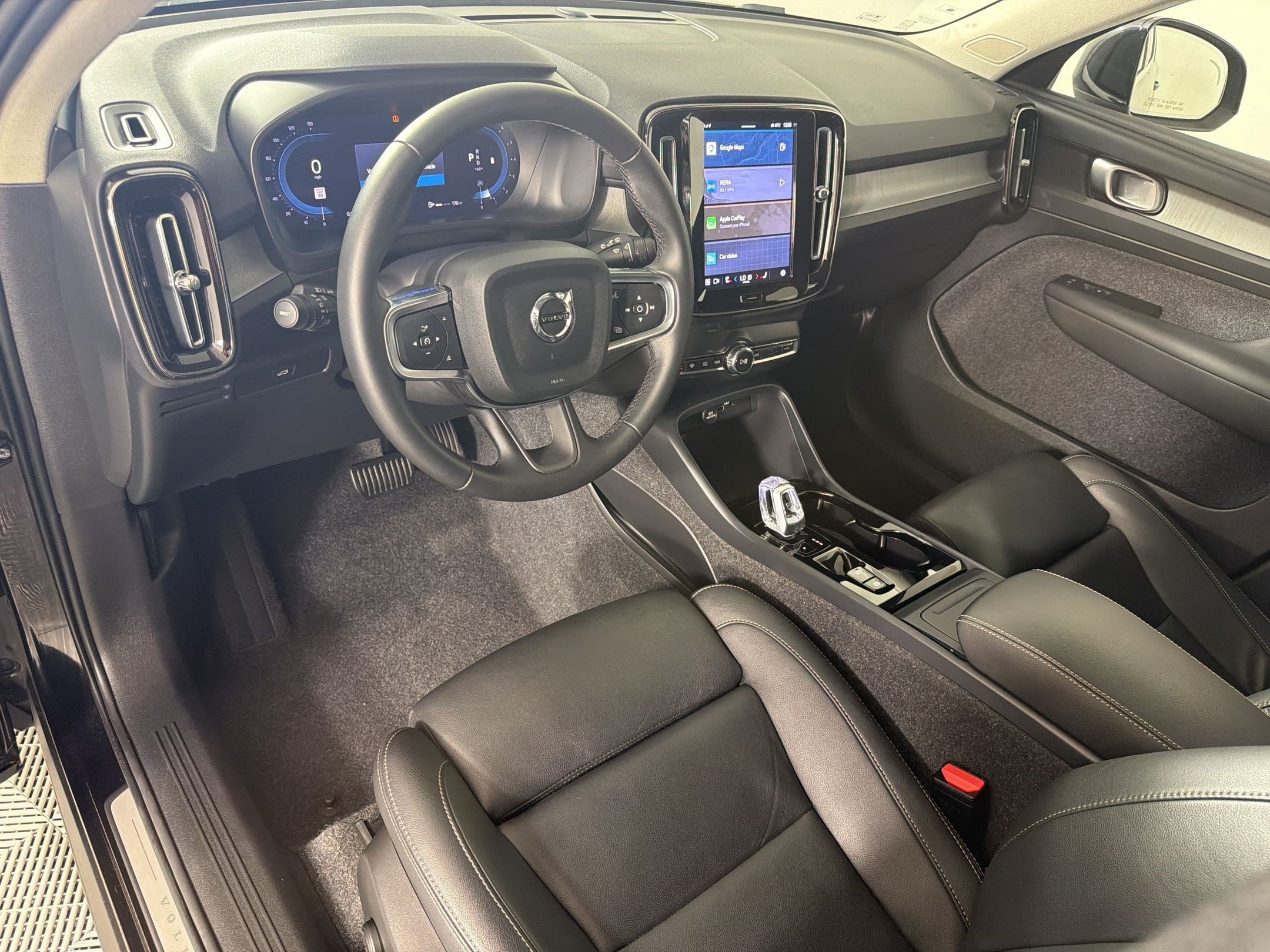XC40 B5 Plus Bright Theme SUV