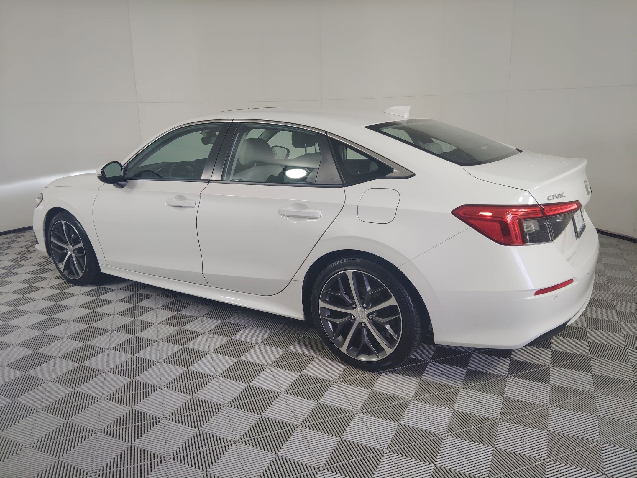 2024 Honda Civic Touring photo 3