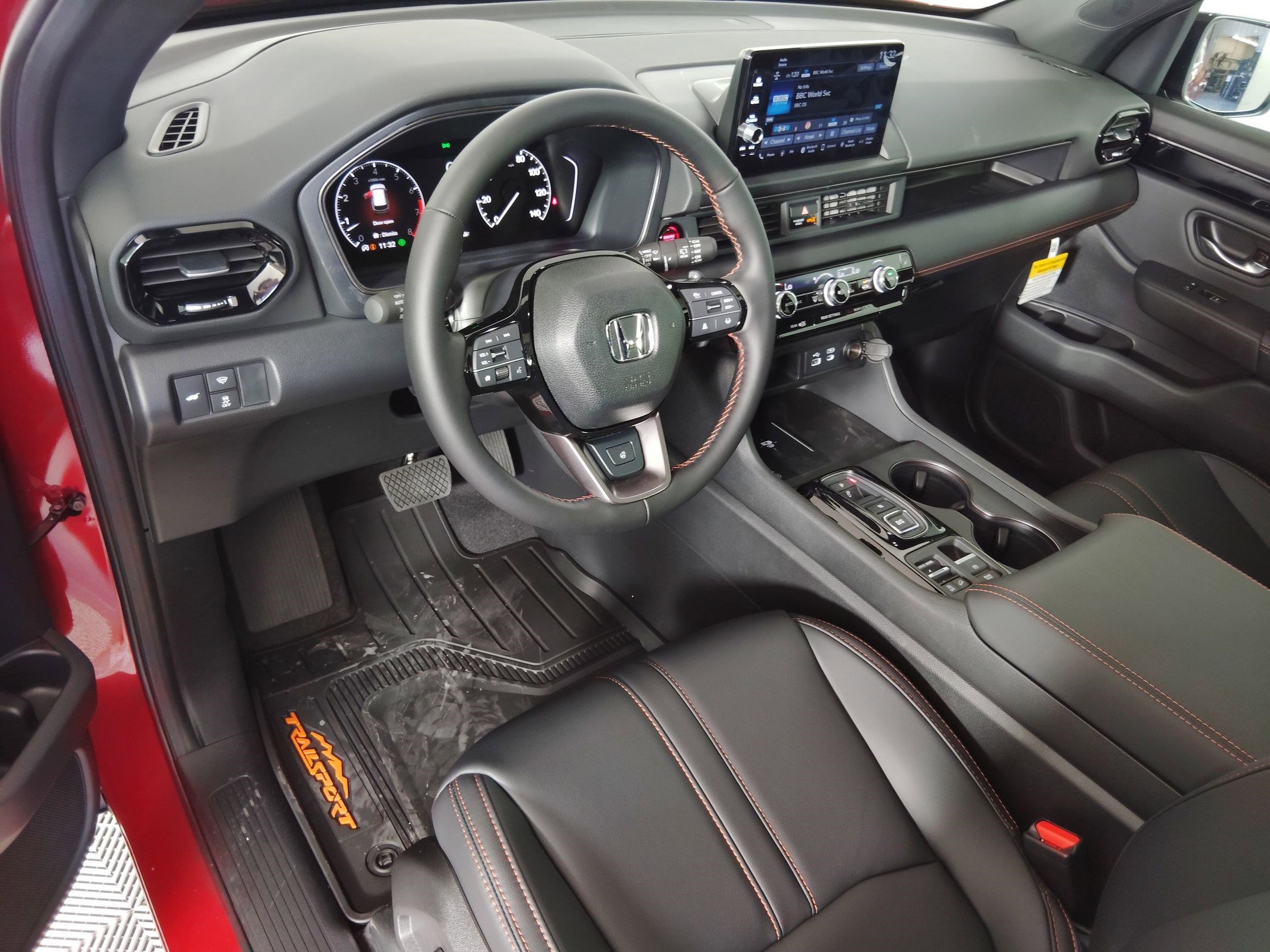 2025 Honda Pilot TrailSport photo 3