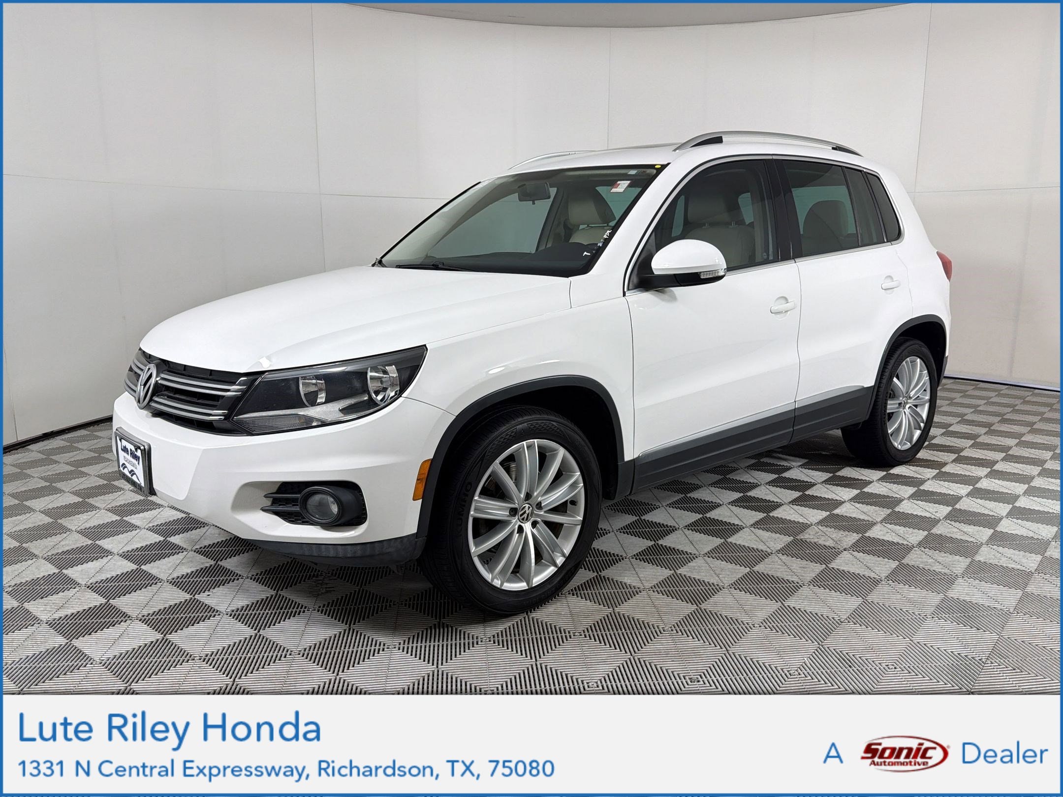 2012 Volkswagen Tiguan SE w/Sunroof & Nav.'s photo