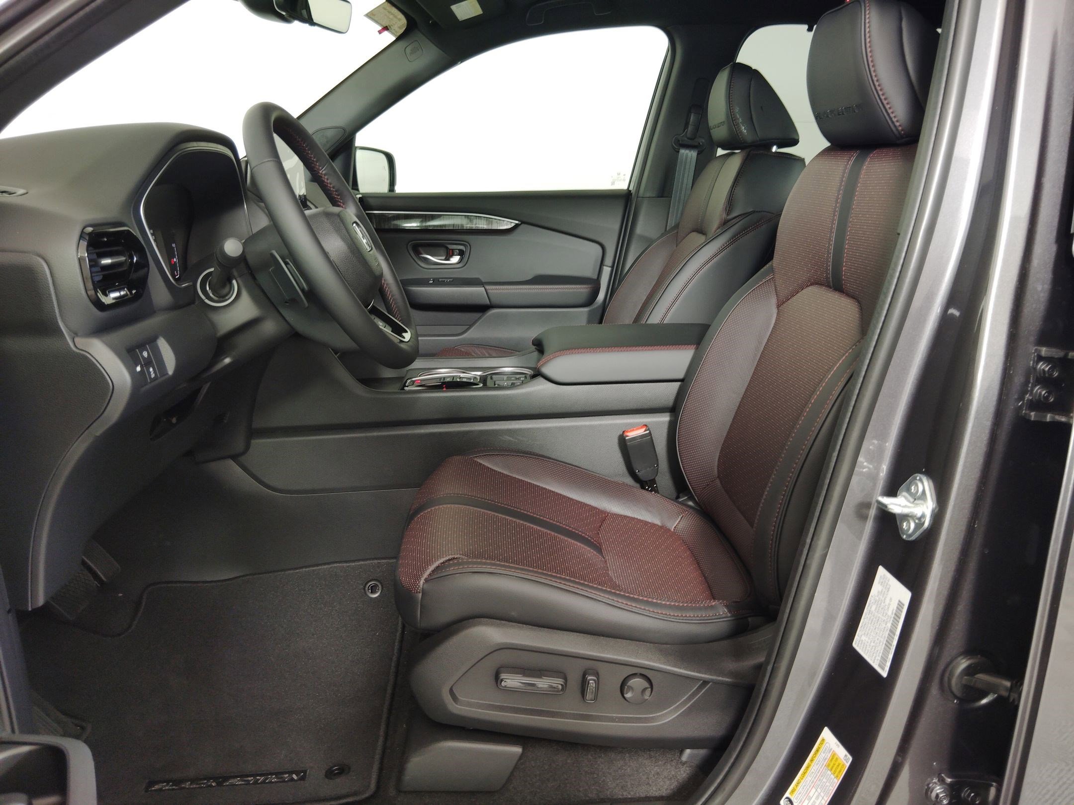 2025 Honda Pilot Black Edition photo 2