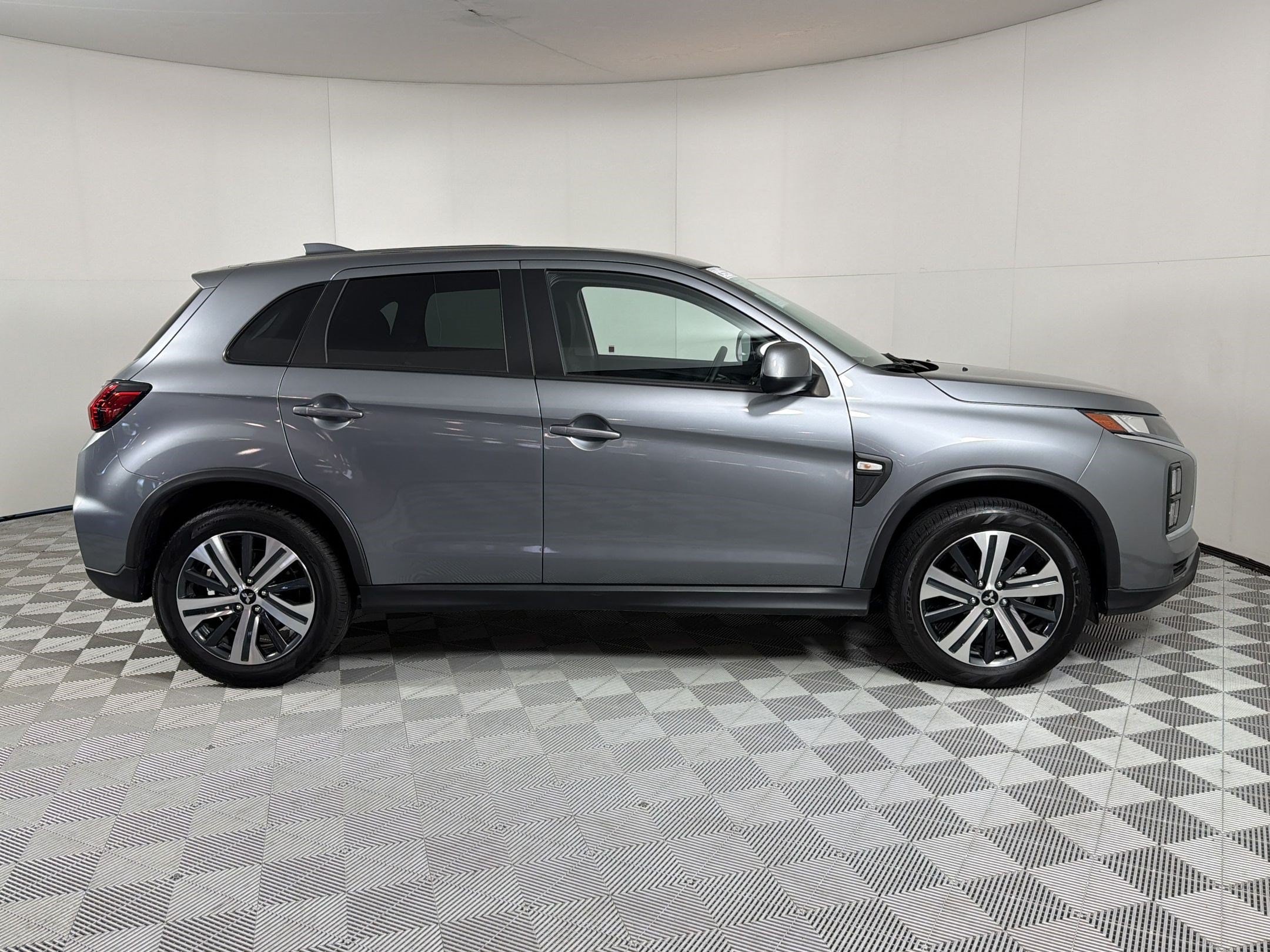 2025 Mitsubishi Outlander Sport ES - Photo 8