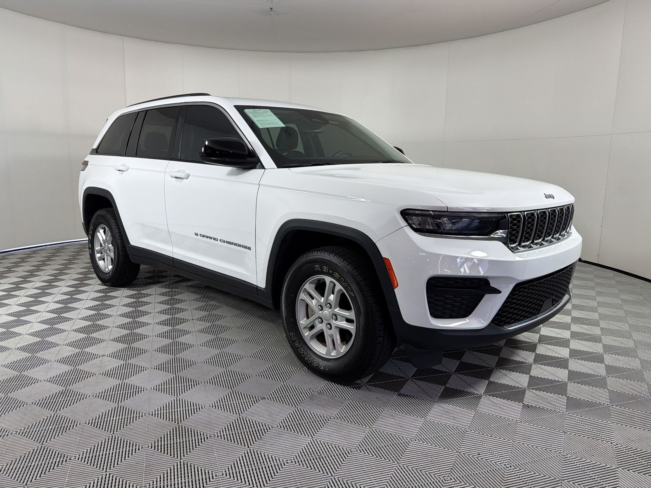 2023 Jeep Grand Cherokee Laredo - Photo 7