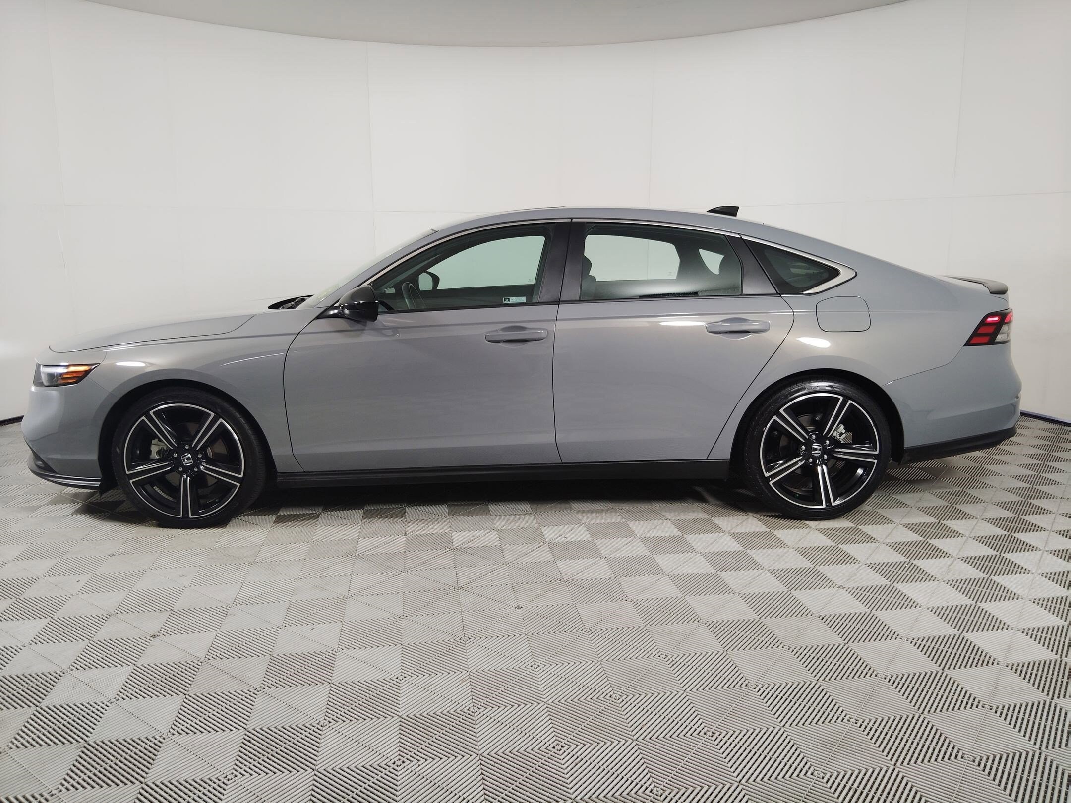 2024 Honda Accord Hybrid Sport photo 2