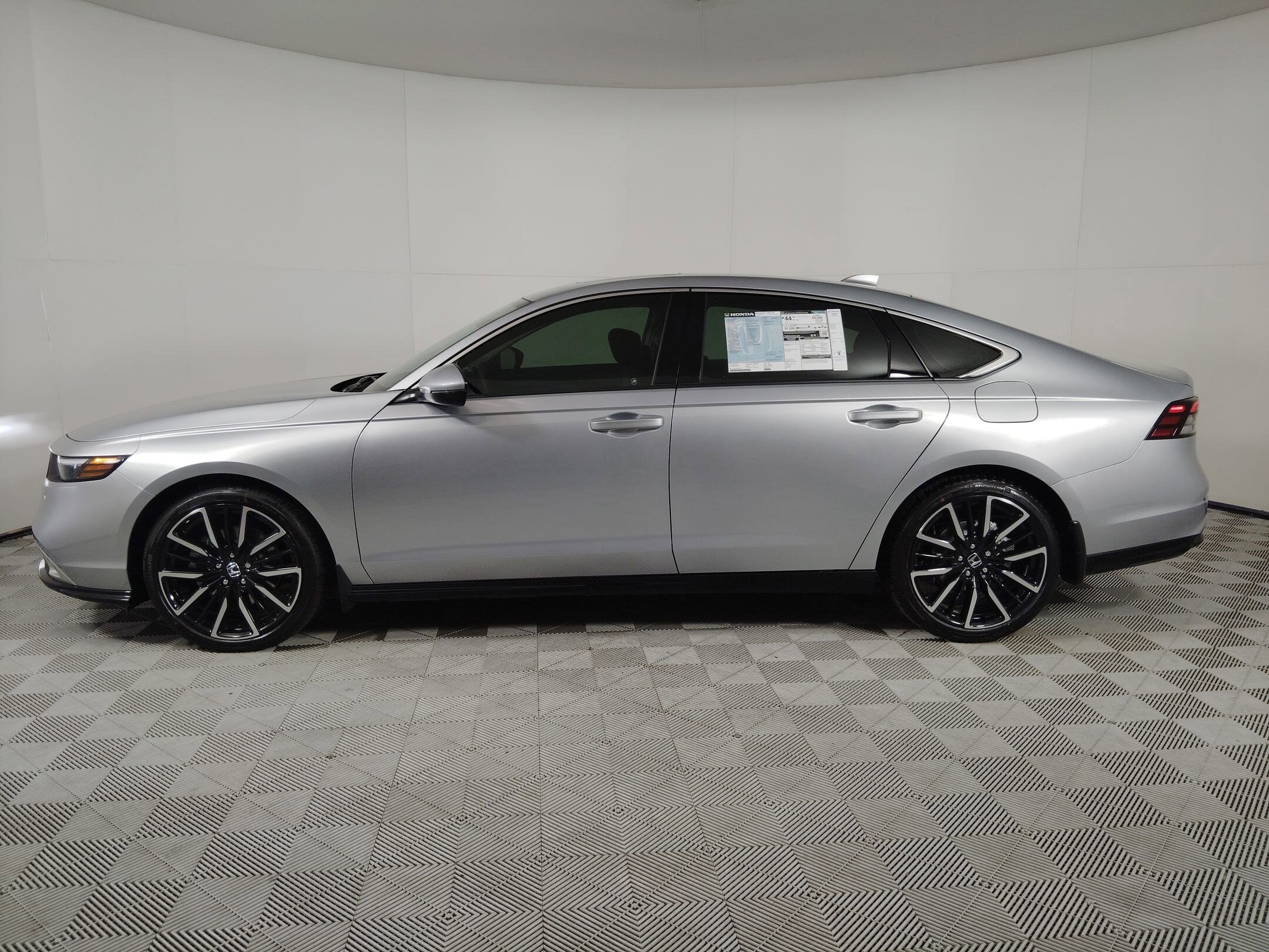 2025 Honda Accord Hybrid Touring photo 2