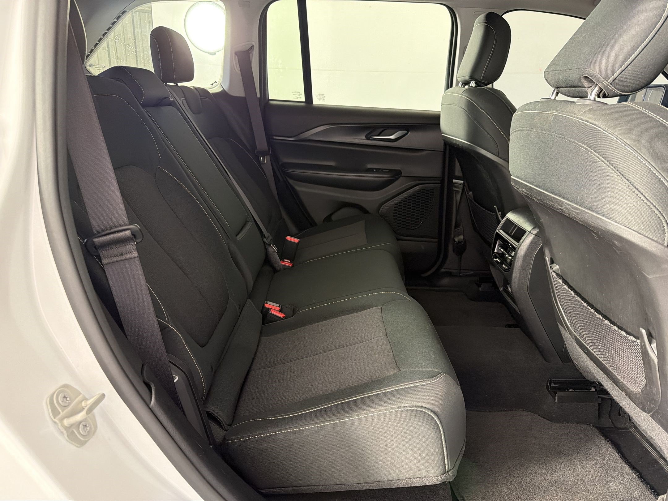 2023 Jeep Grand Cherokee Laredo - Photo 30
