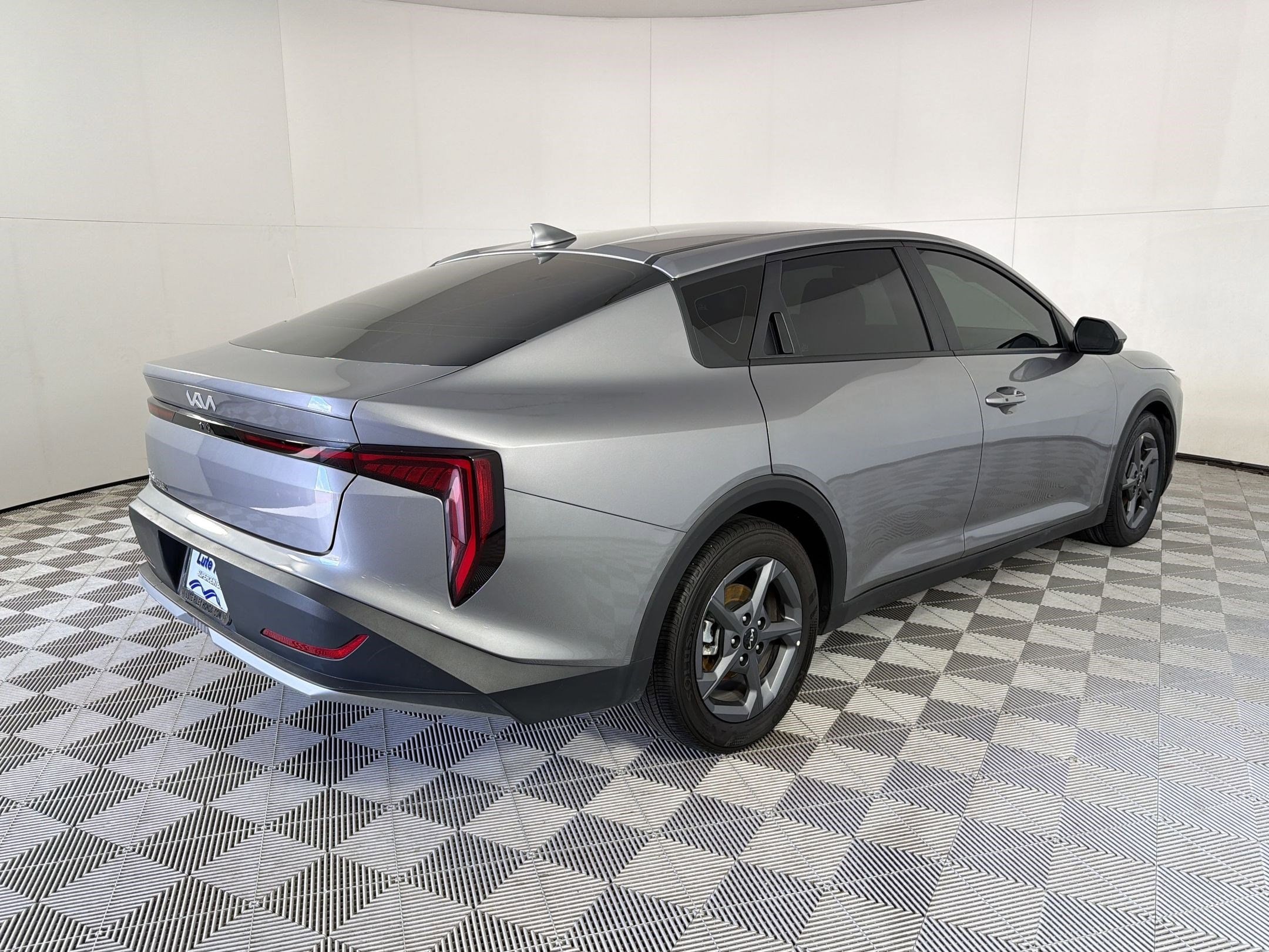 2025 Kia K4 LXS - Photo 9