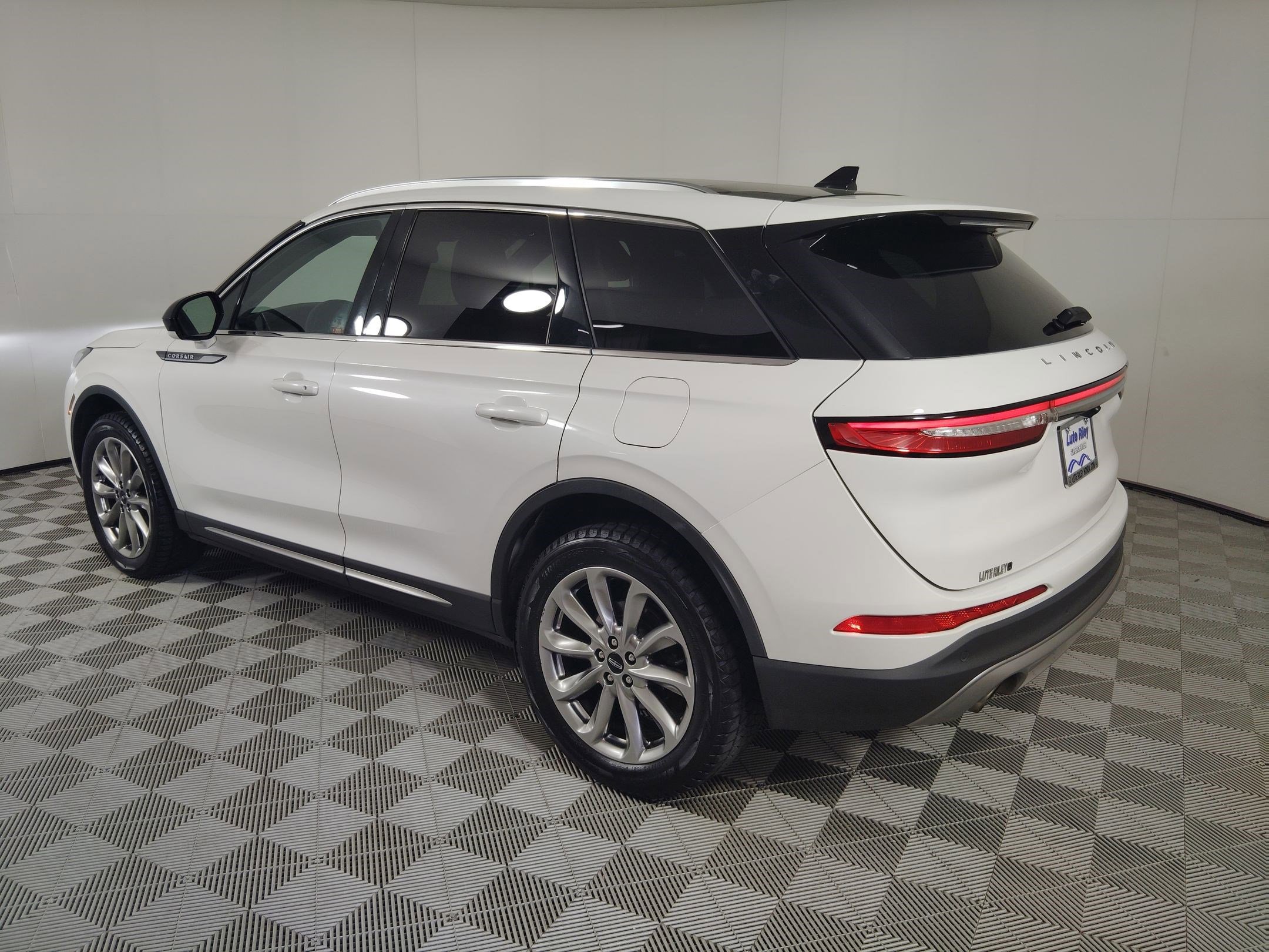 2022 Lincoln Corsair Standard photo 3