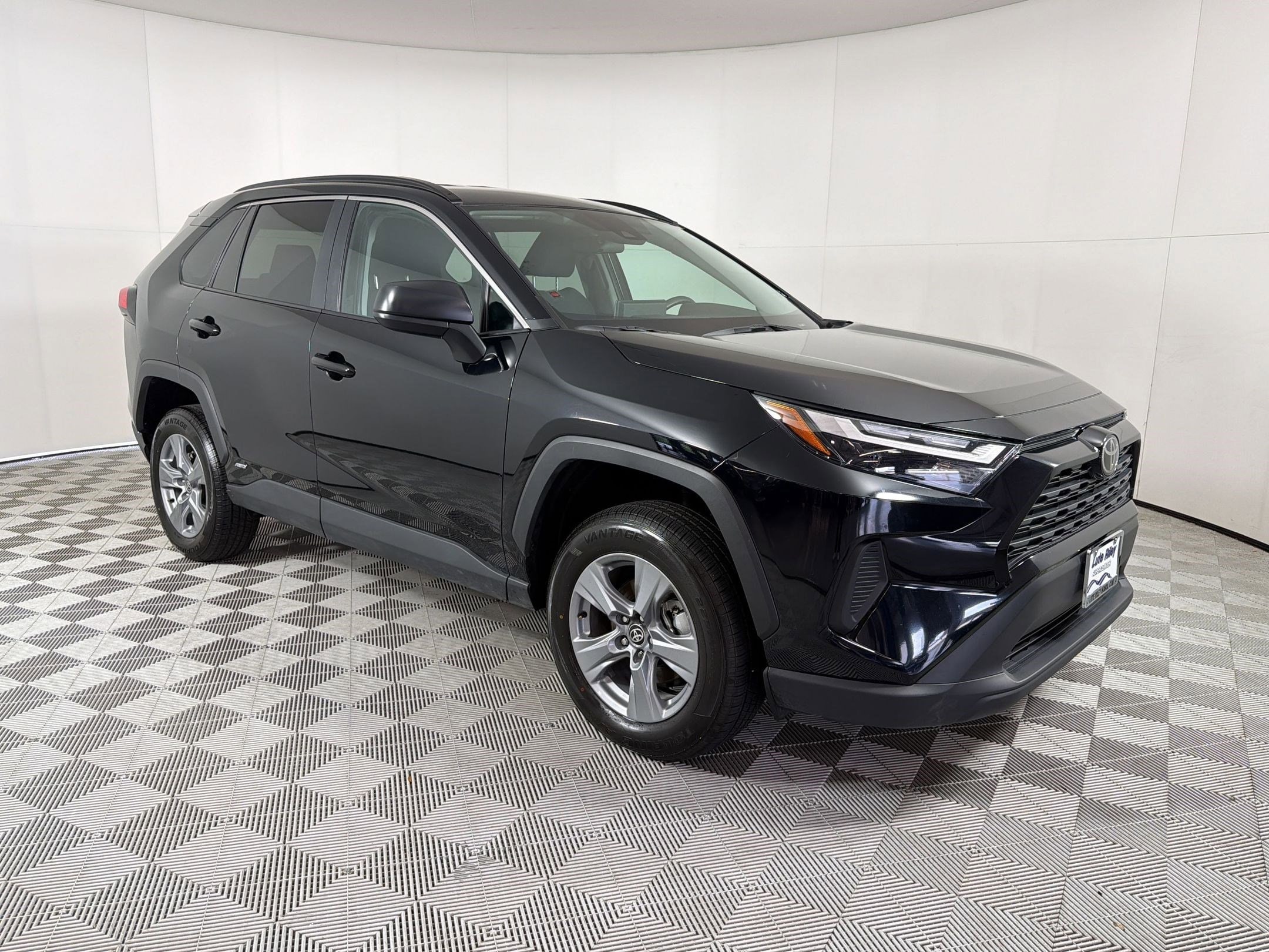 2025 Toyota RAV4 LE - Photo 7