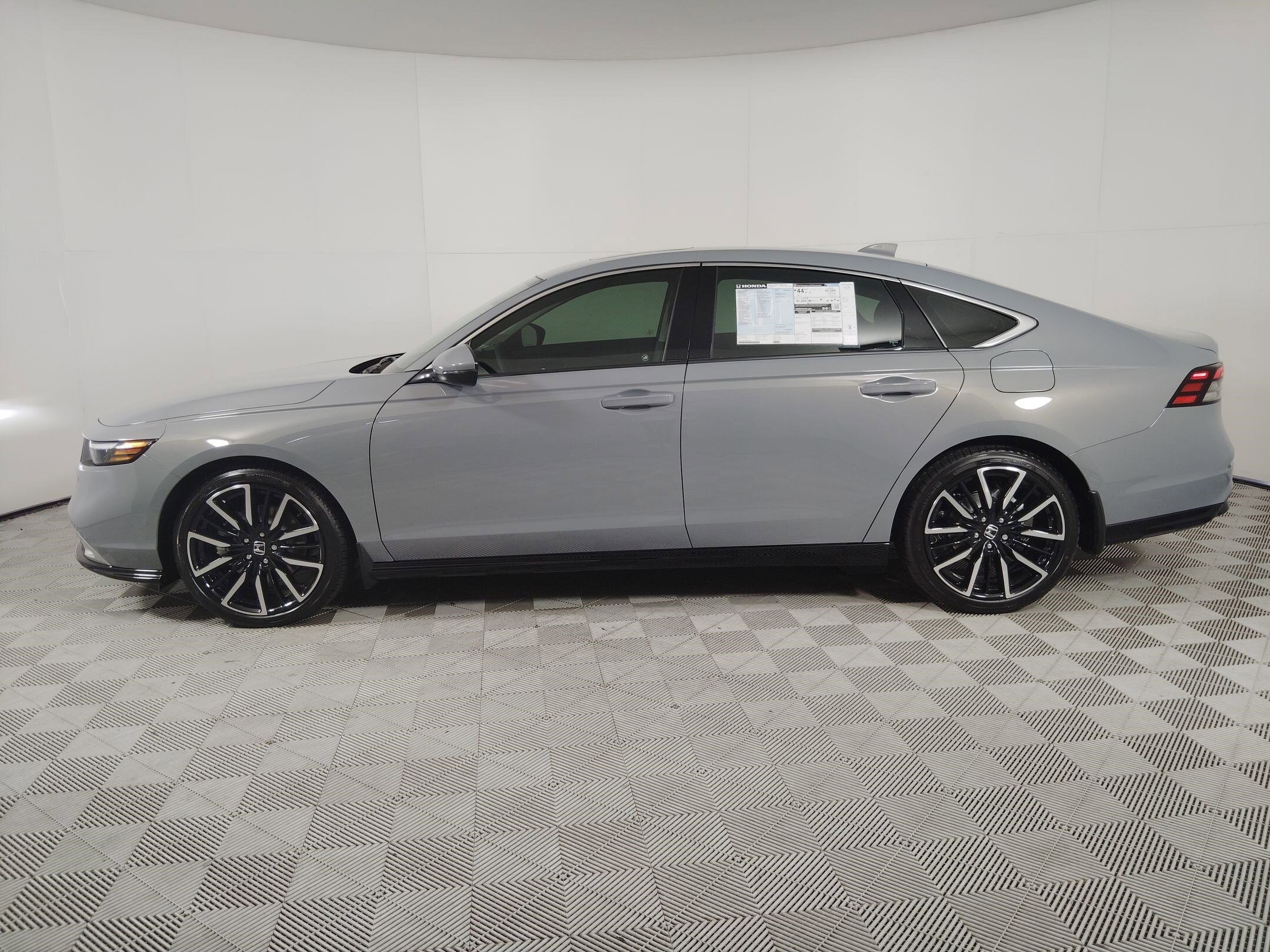2025 Honda Accord Hybrid Touring photo 2