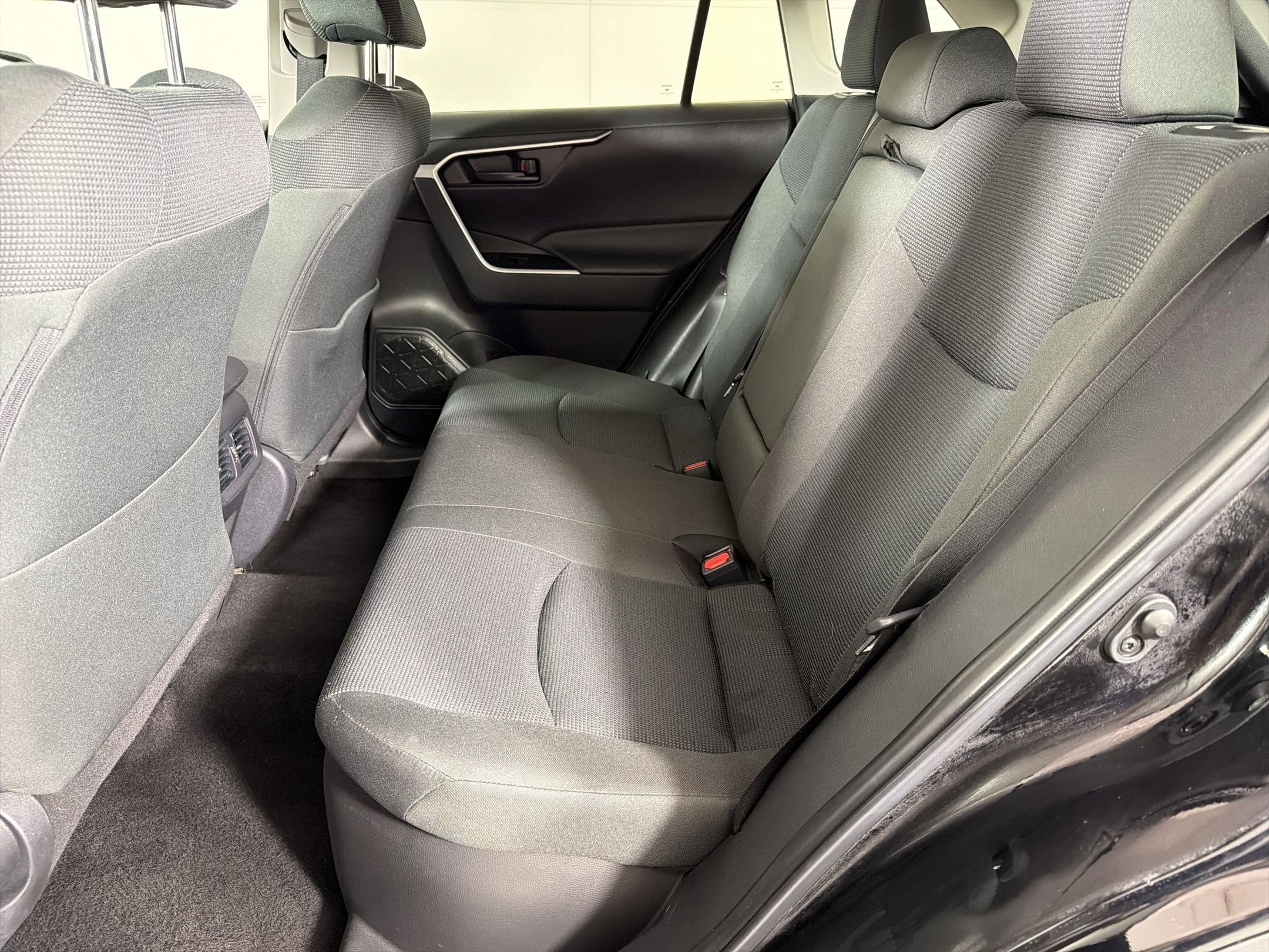 2025 Toyota RAV4 LE - Photo 15