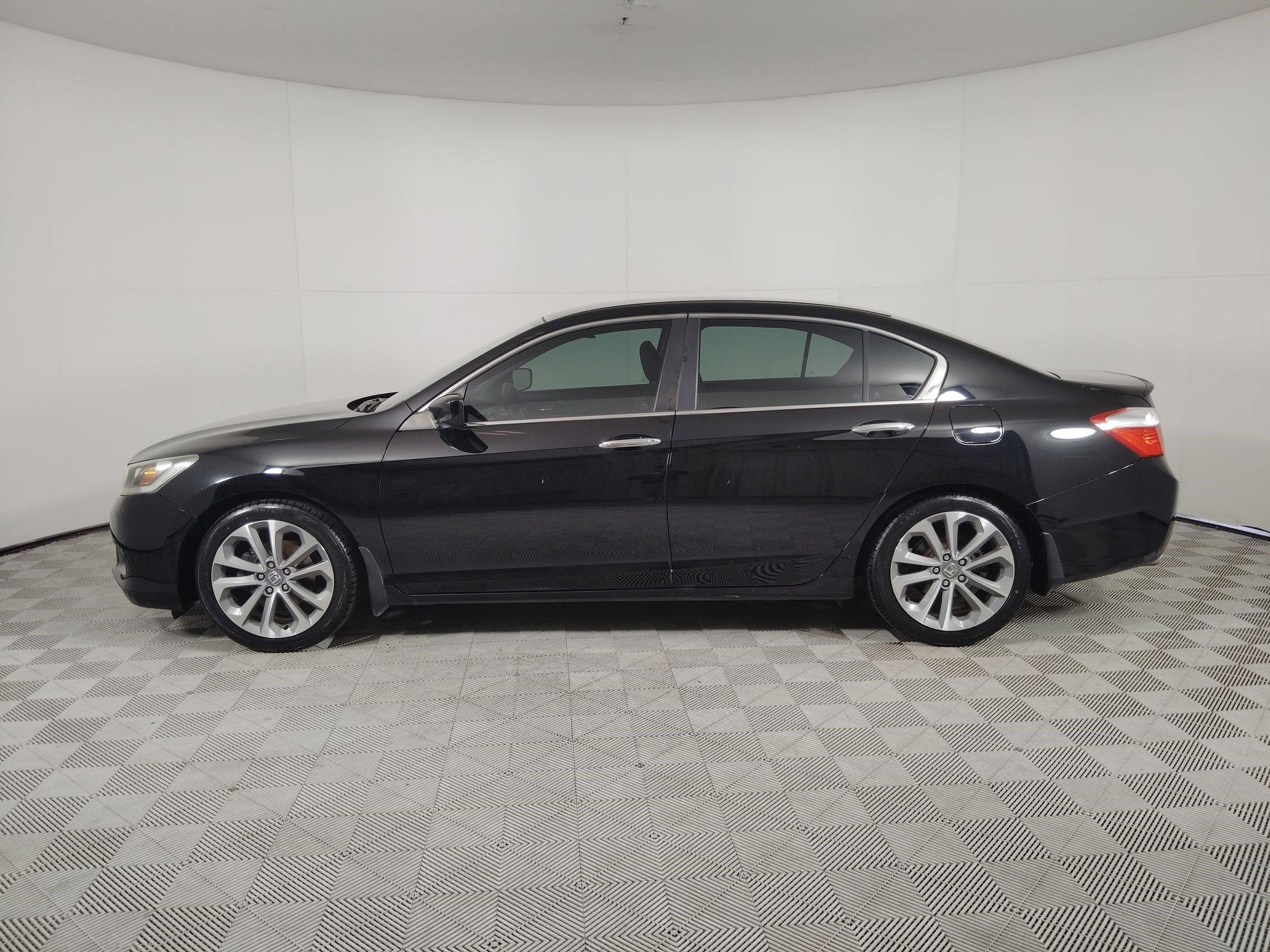 Used 2014 Honda Accord Sport with VIN 1HGCR2E53EA073871 for sale in Richardson, TX