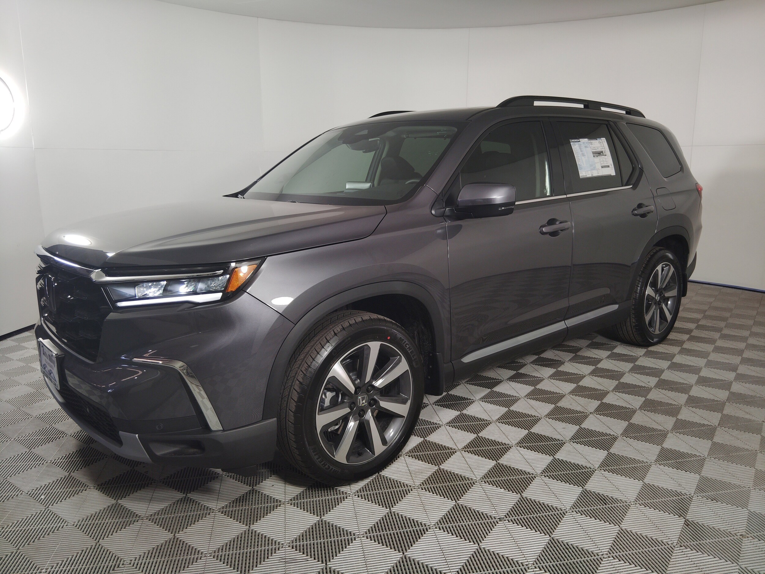 2025 Honda Pilot Touring photo 4