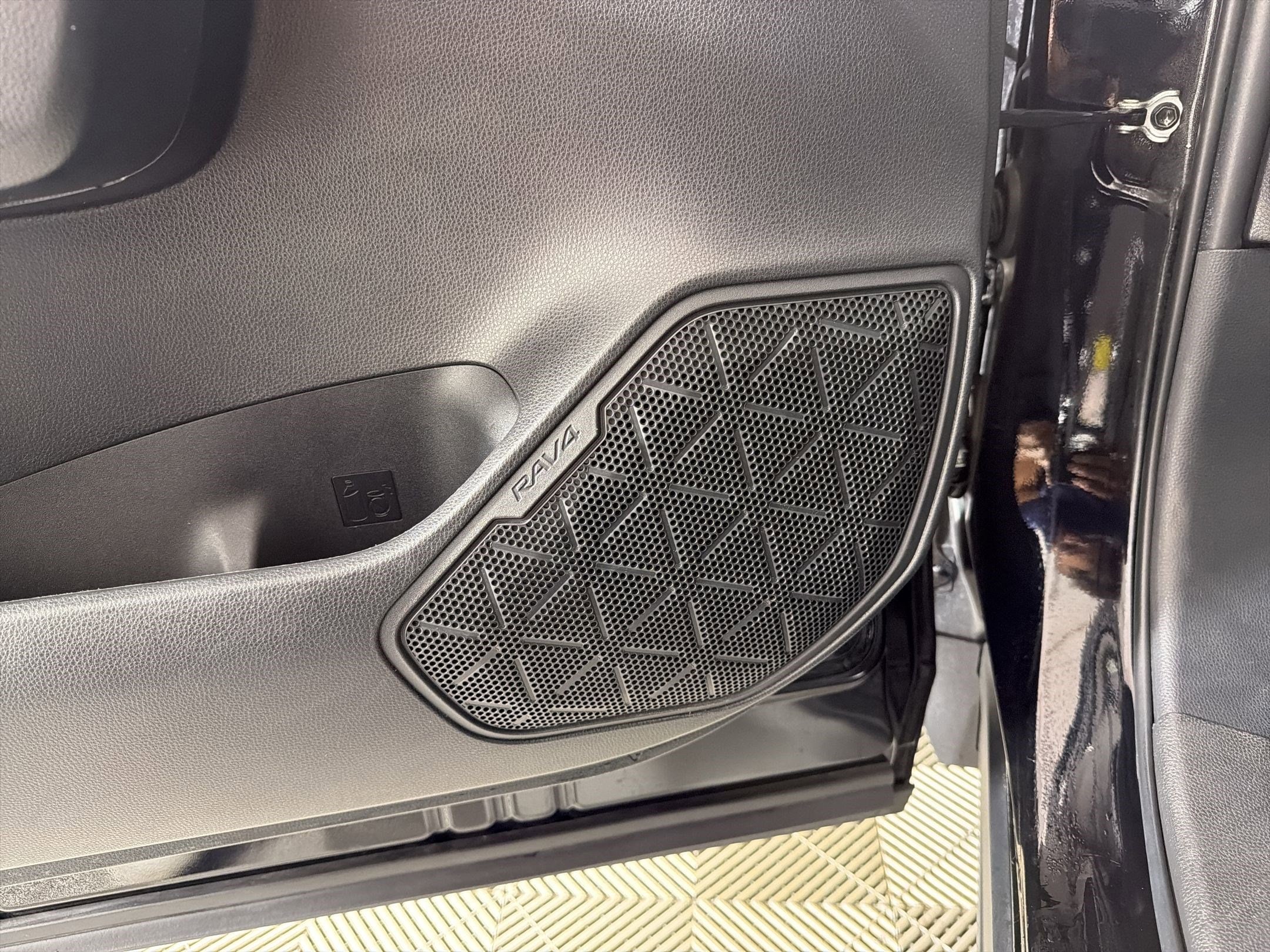 2025 Toyota RAV4 LE - Photo 22