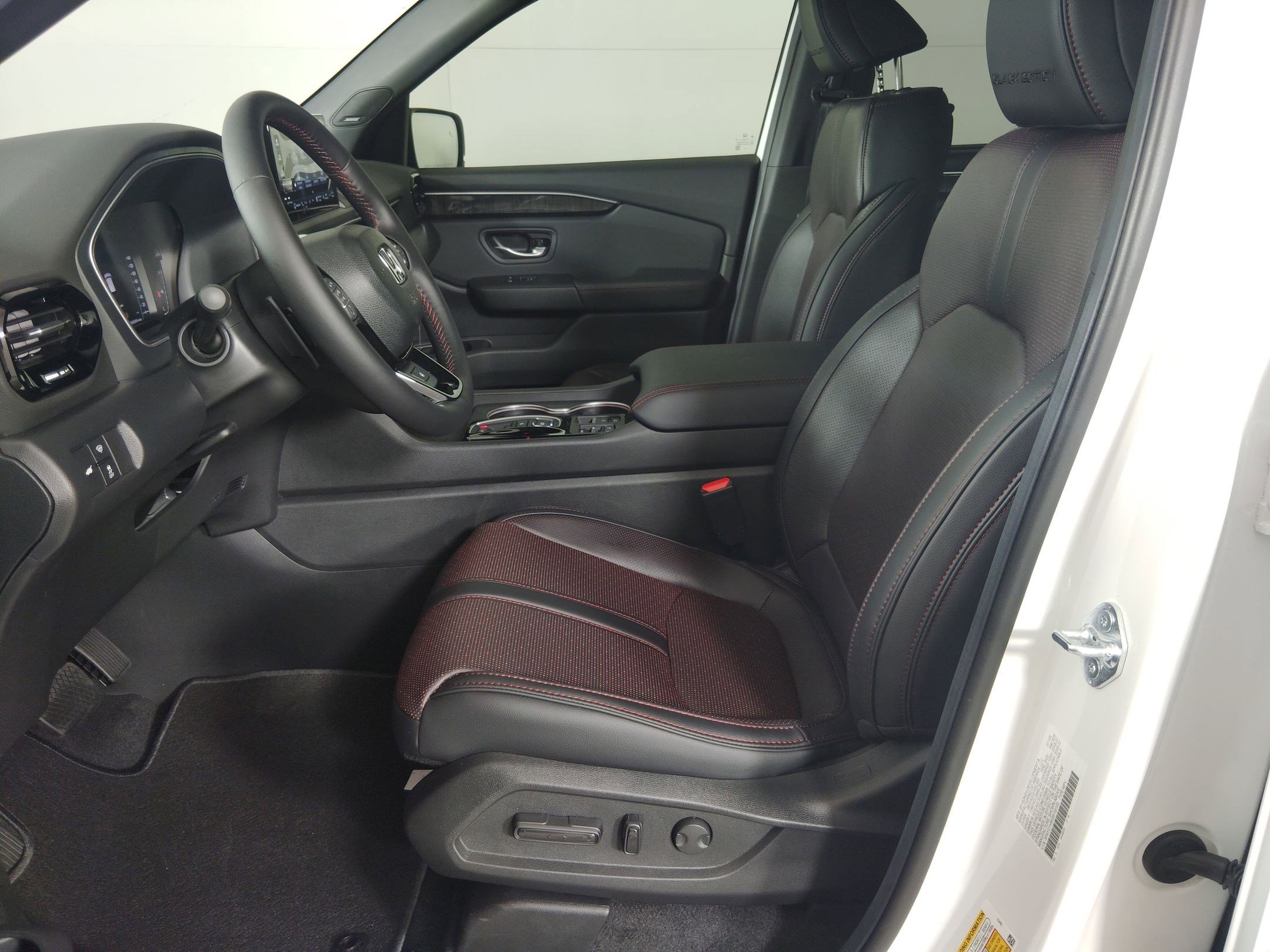 2025 Honda Pilot Black Edition photo 4