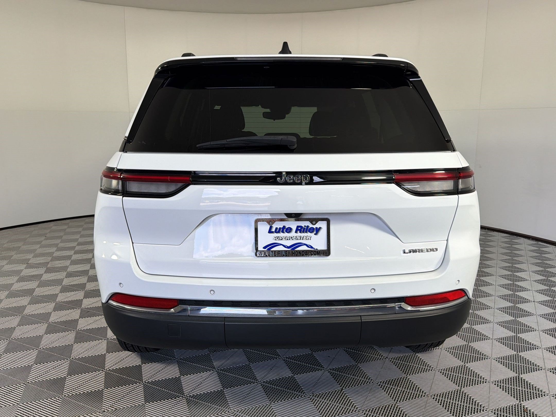 2023 Jeep Grand Cherokee Laredo - Photo 10