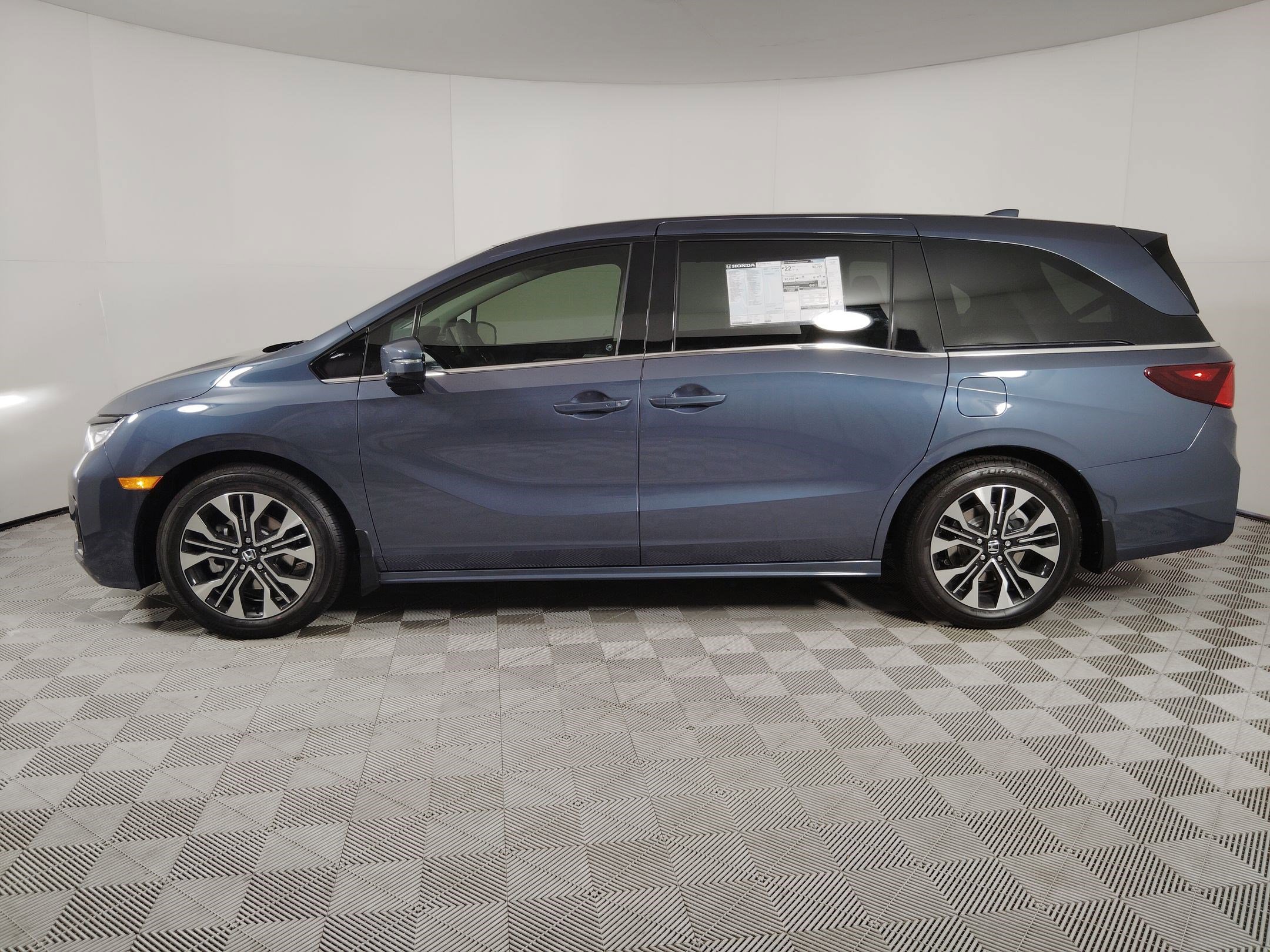 2026 Honda Odyssey Elite photo 2