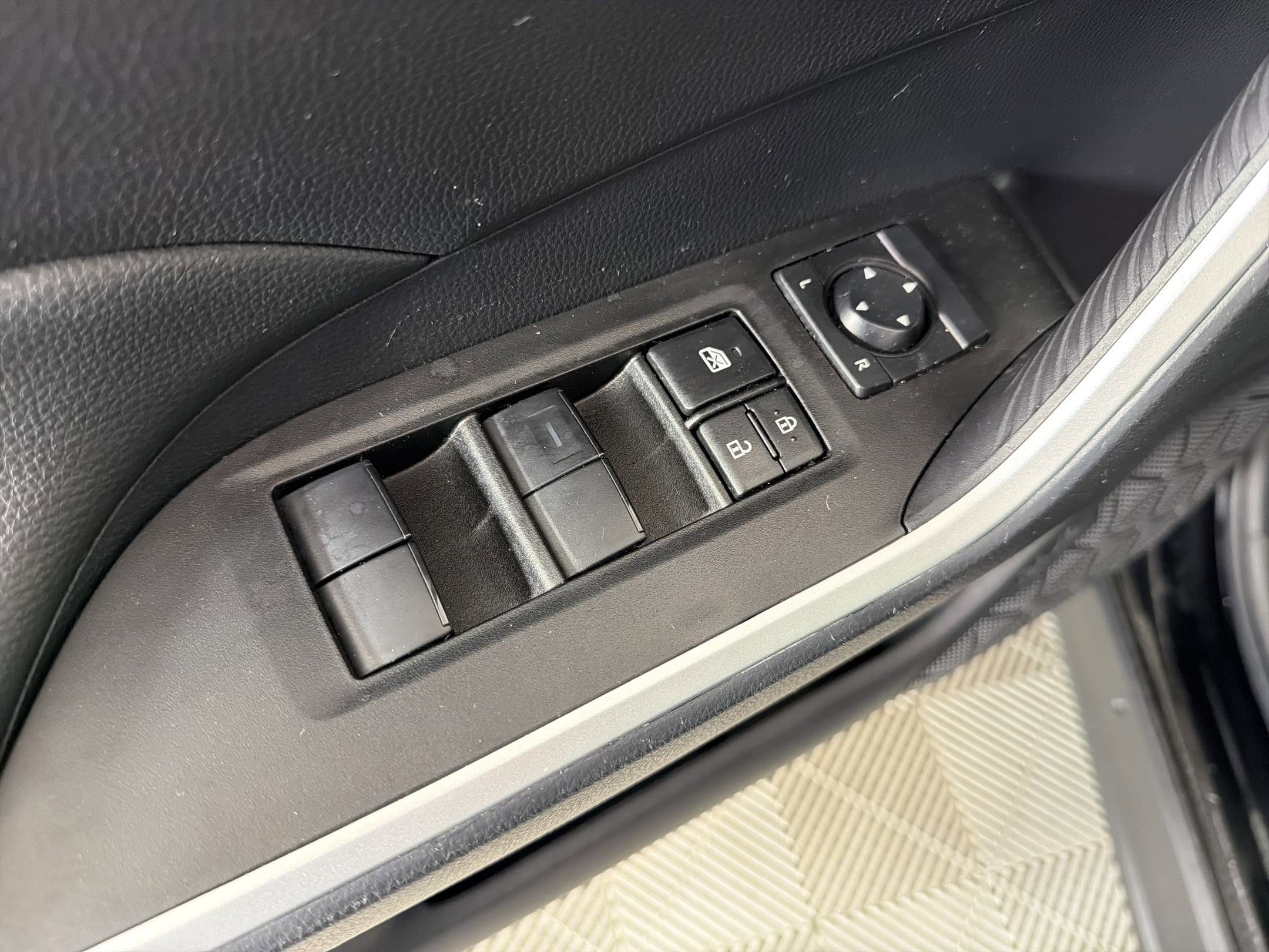 2025 Toyota RAV4 LE - Photo 21