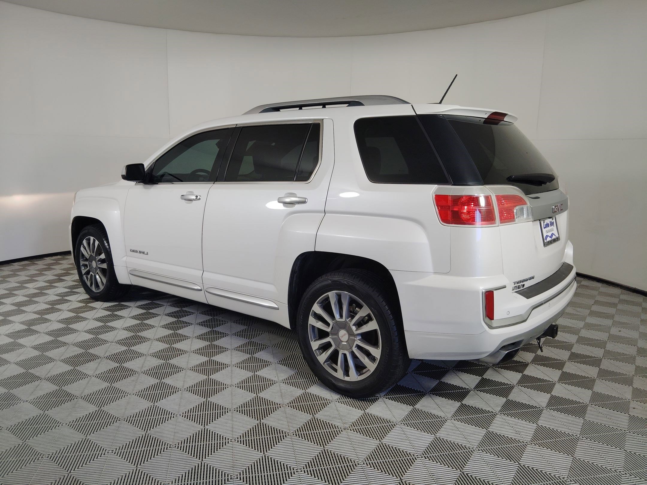 2017 Gmc Terrain Denali photo 2