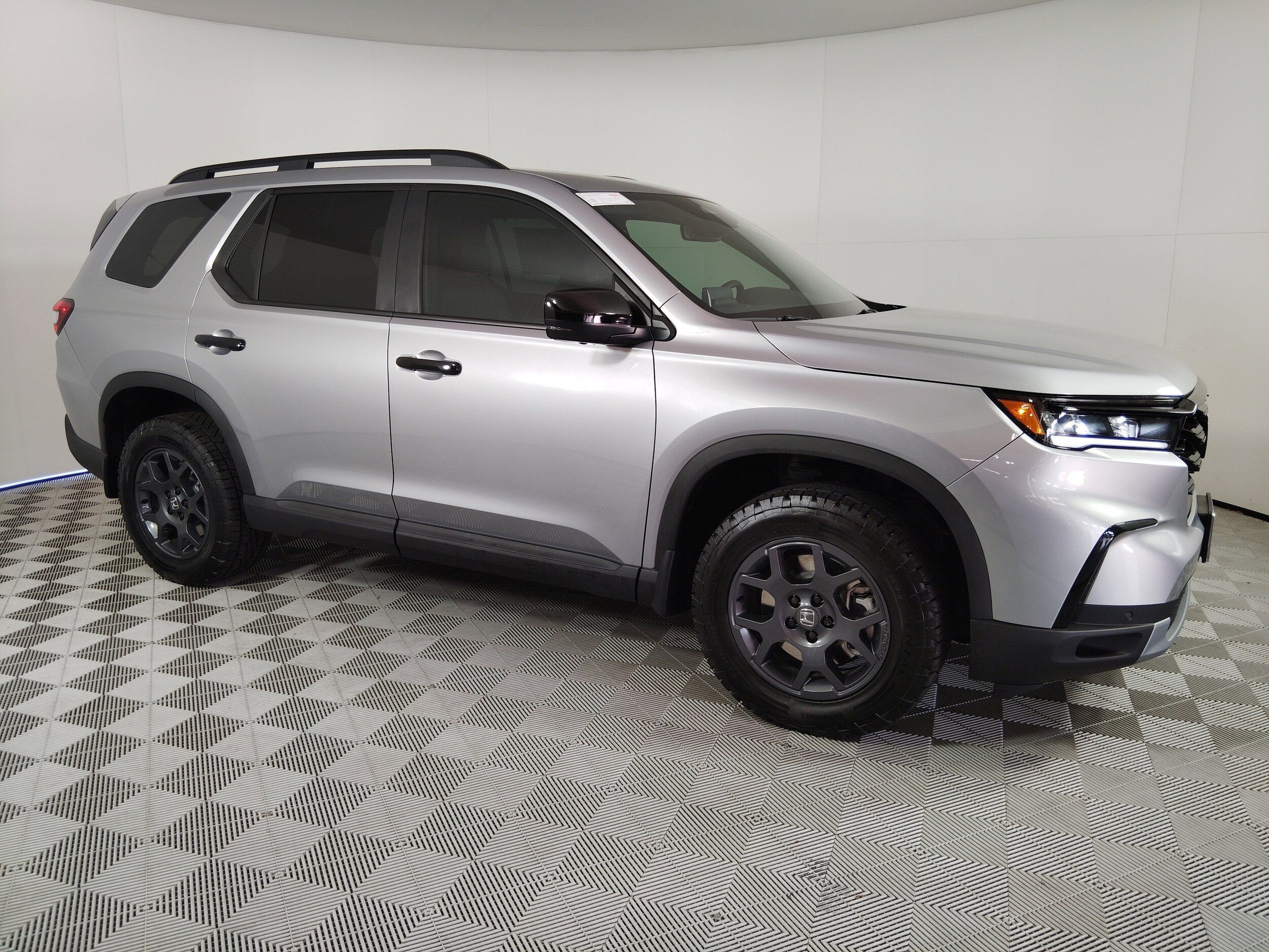 2025 Honda Pilot TrailSport photo 2